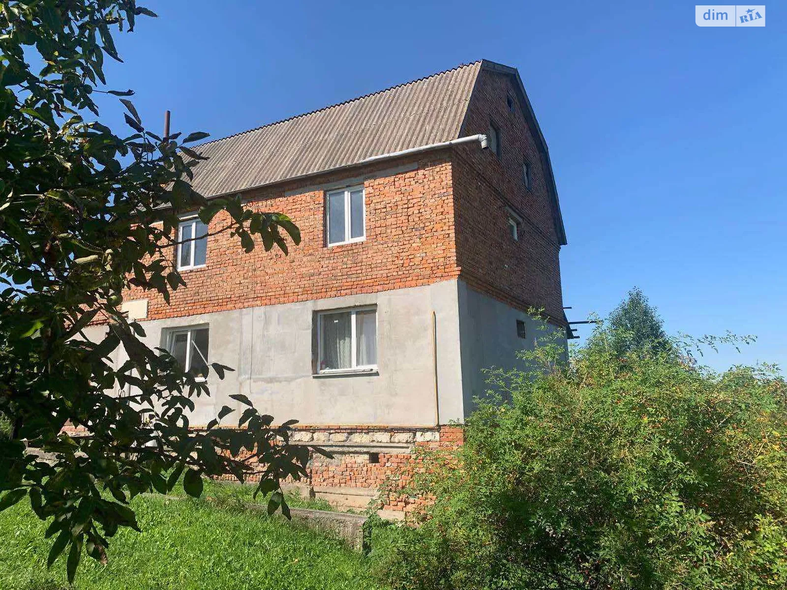 Продается дом на 3 этажа 170 кв. м с бассейном, цена: 90000 $ - фото 1