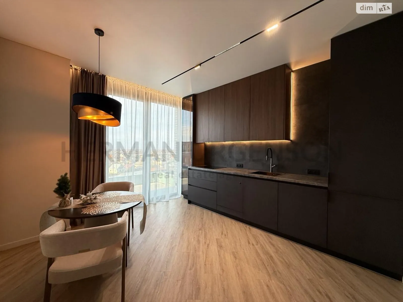 Продается 1-комнатная квартира 44 кв. м в Ужгороде - фото 1