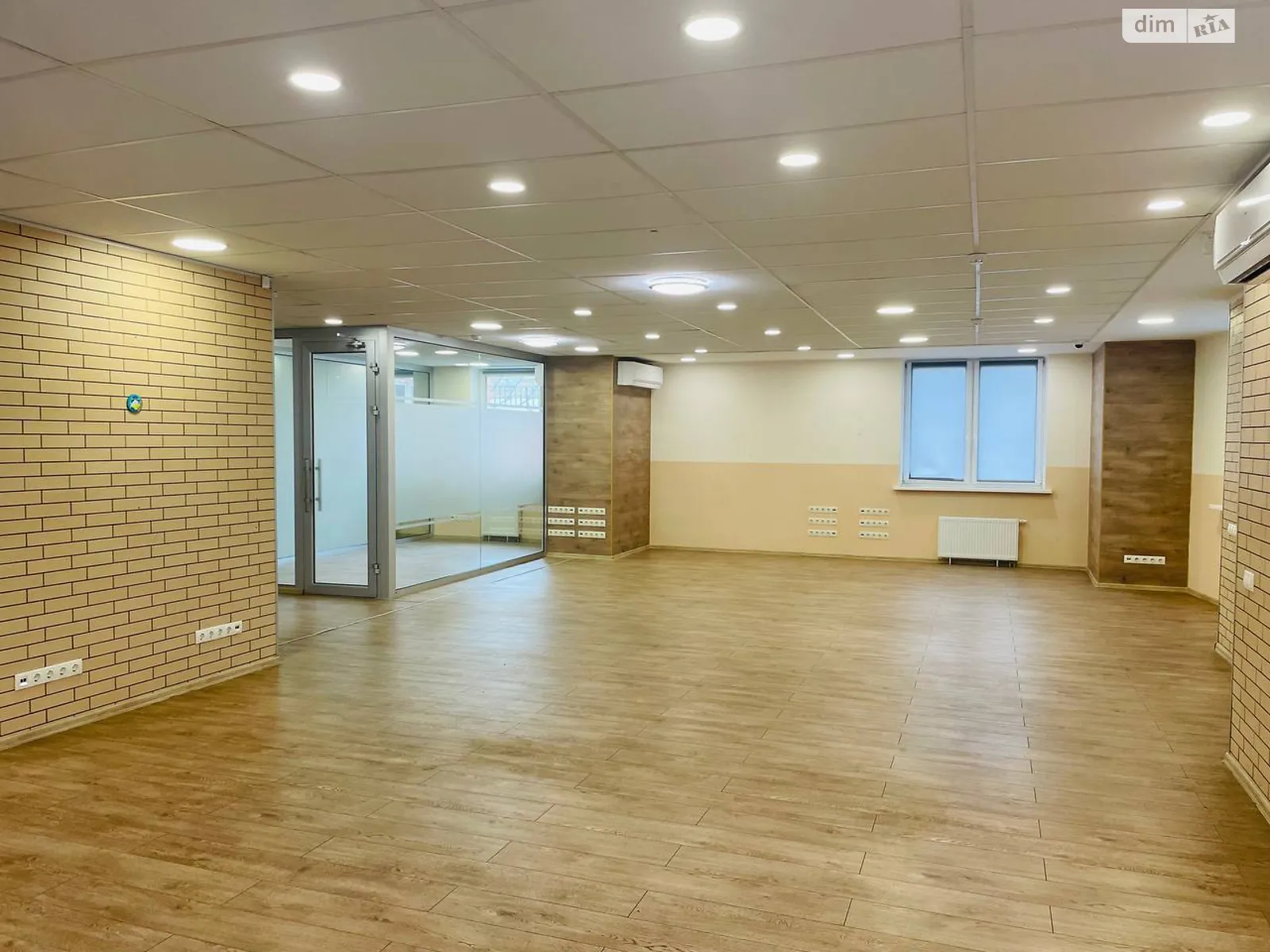 Сдается в аренду офис 600 кв. м в бизнес-центре, цена: 9000 $ - фото 1