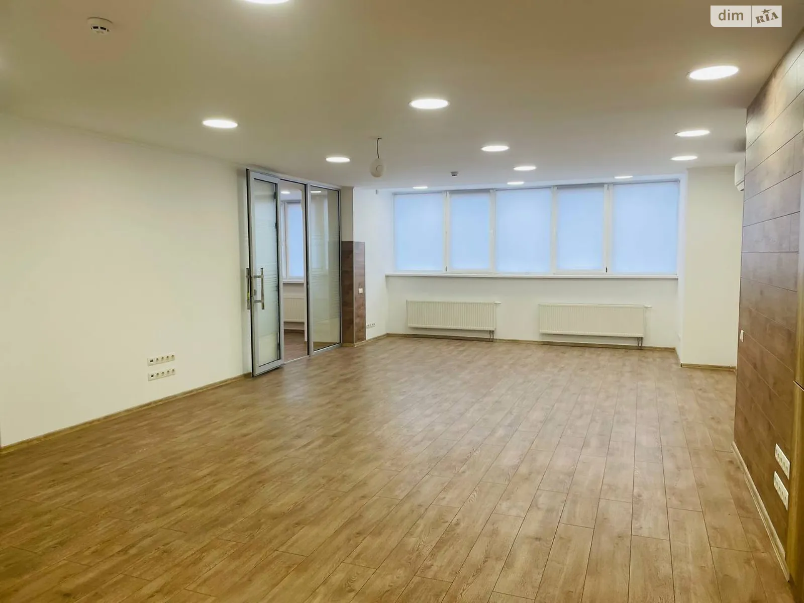 Сдается в аренду офис 560 кв. м в бизнес-центре, цена: 8400 $ - фото 1