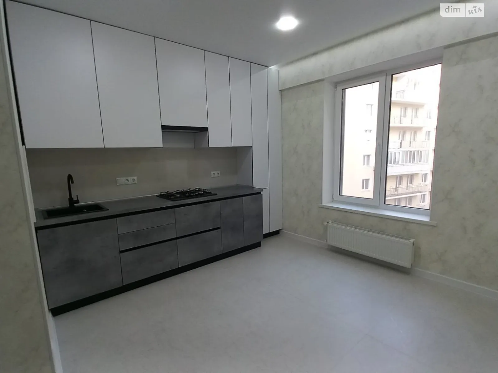 Продается 1-комнатная квартира 40 кв. м в Одессе, ул. Инглези, 2 - фото 1