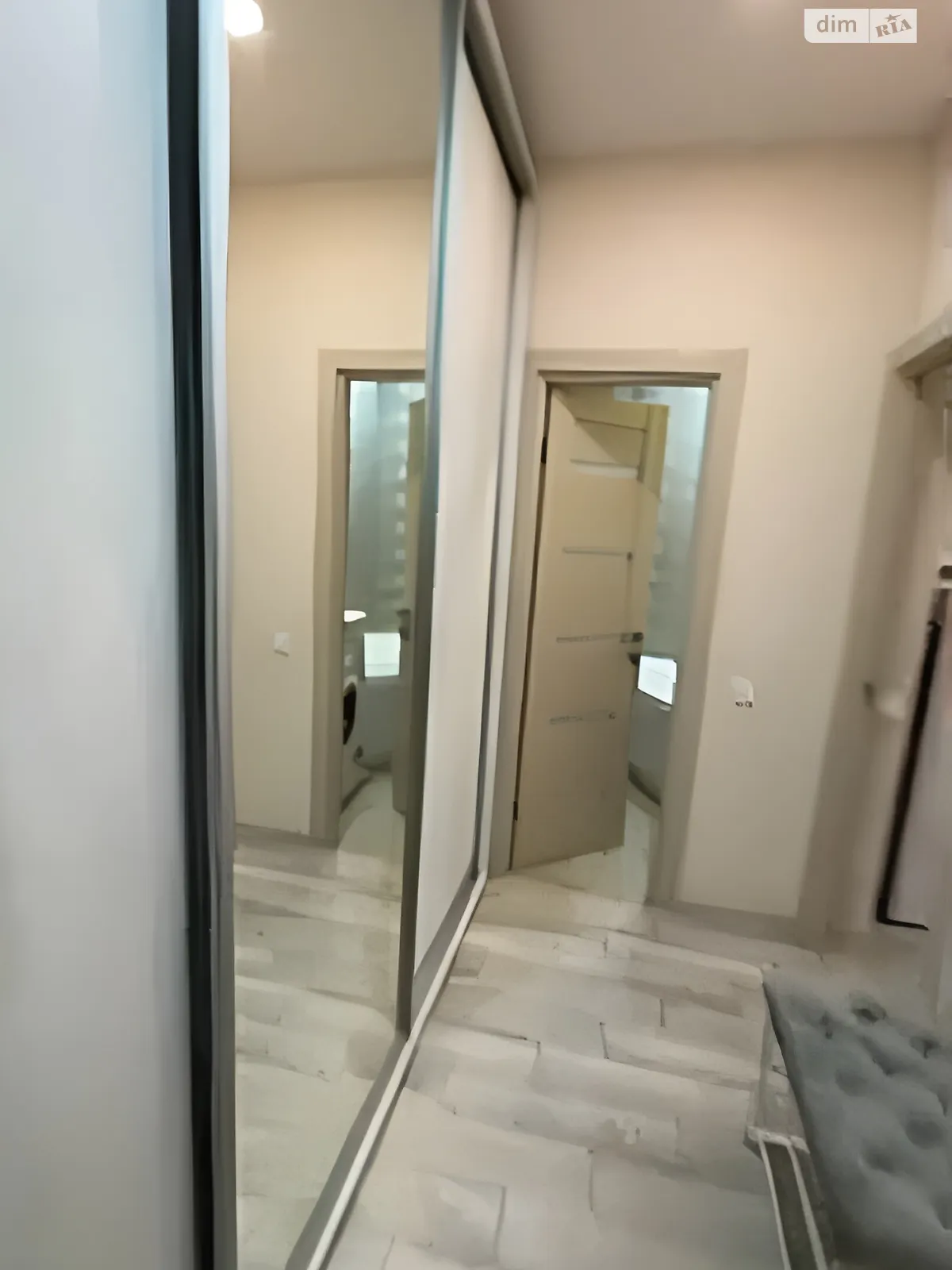 Продается 1-комнатная квартира 43 кв. м в Гостомеле, ул. Охотничья, 13 - фото 1