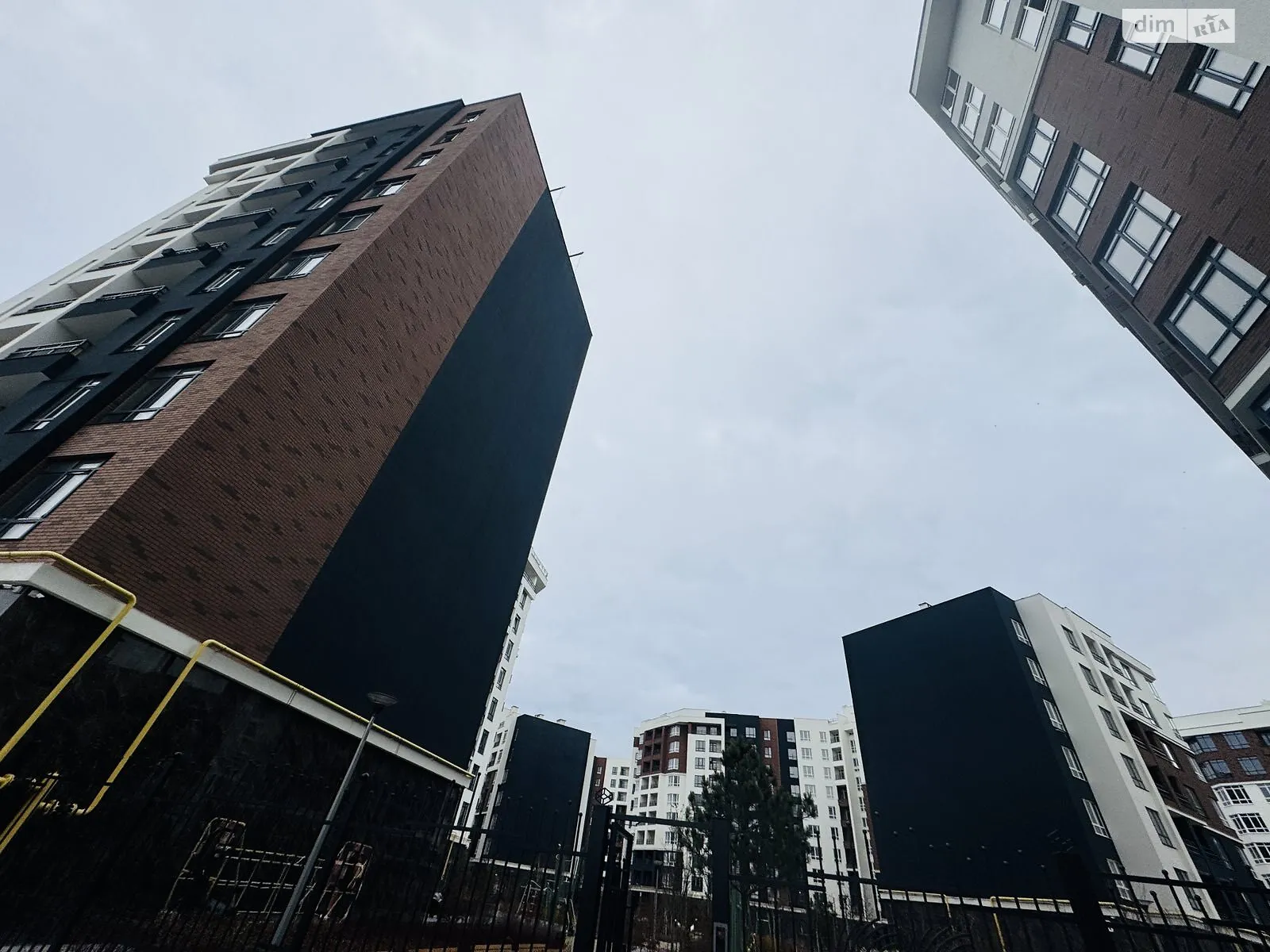 Продается 2-комнатная квартира 65.3 кв. м в Ирпене, ул. Кобылянской Ольги, 1В/18 - фото 1