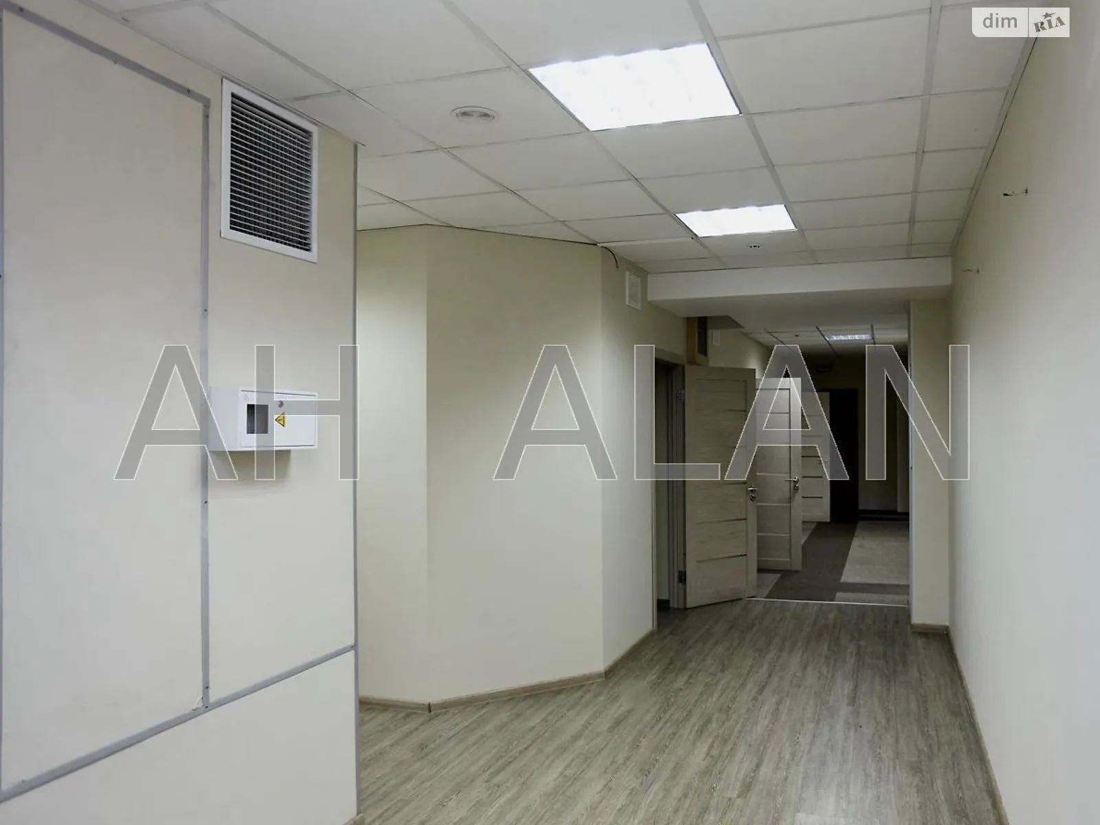 Сдается в аренду офис 375 кв. м в бизнес-центре, цена: 4875 $ - фото 1
