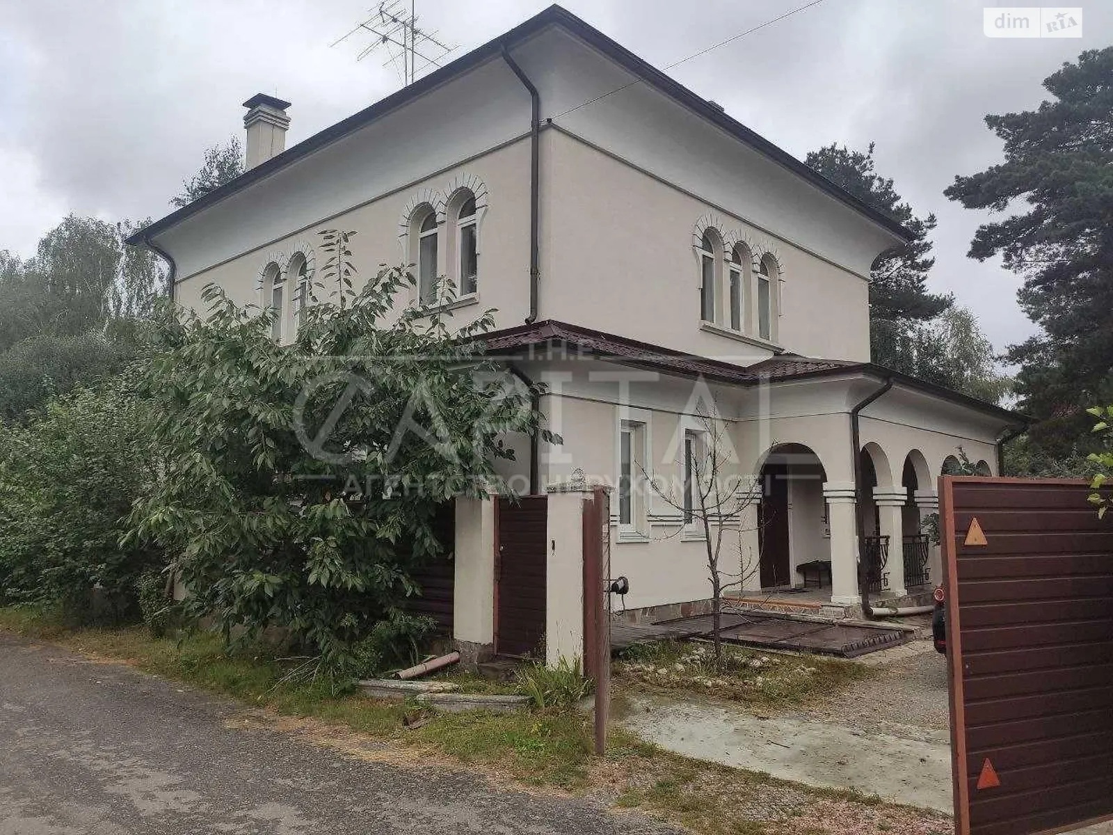 Сдается в аренду дом на 2 этажа 292 кв. м с подвалом, цена: 1200 $ - фото 1