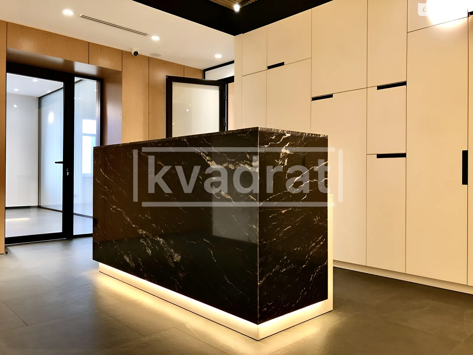 Сдается в аренду офис 230 кв. м в бизнес-центре, цена: 6000 $ - фото 1