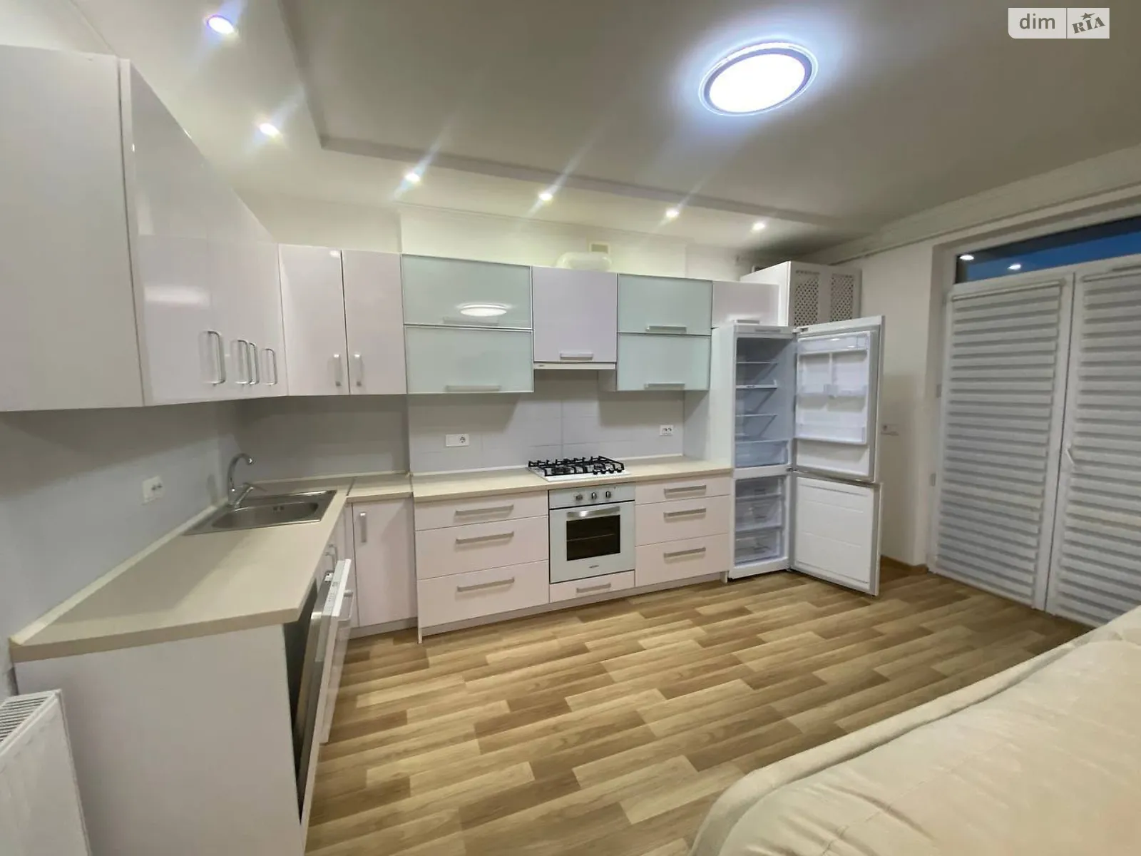 Сдается в аренду 2-комнатная квартира 70 кв. м в Львове, ул. Железнодорожная - фото 1