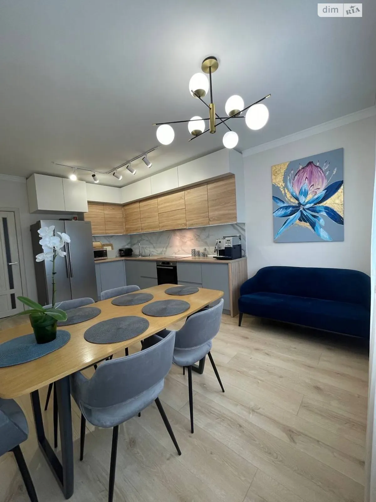 Продается 2-комнатная квартира 75 кв. м в Черновцах - фото 1