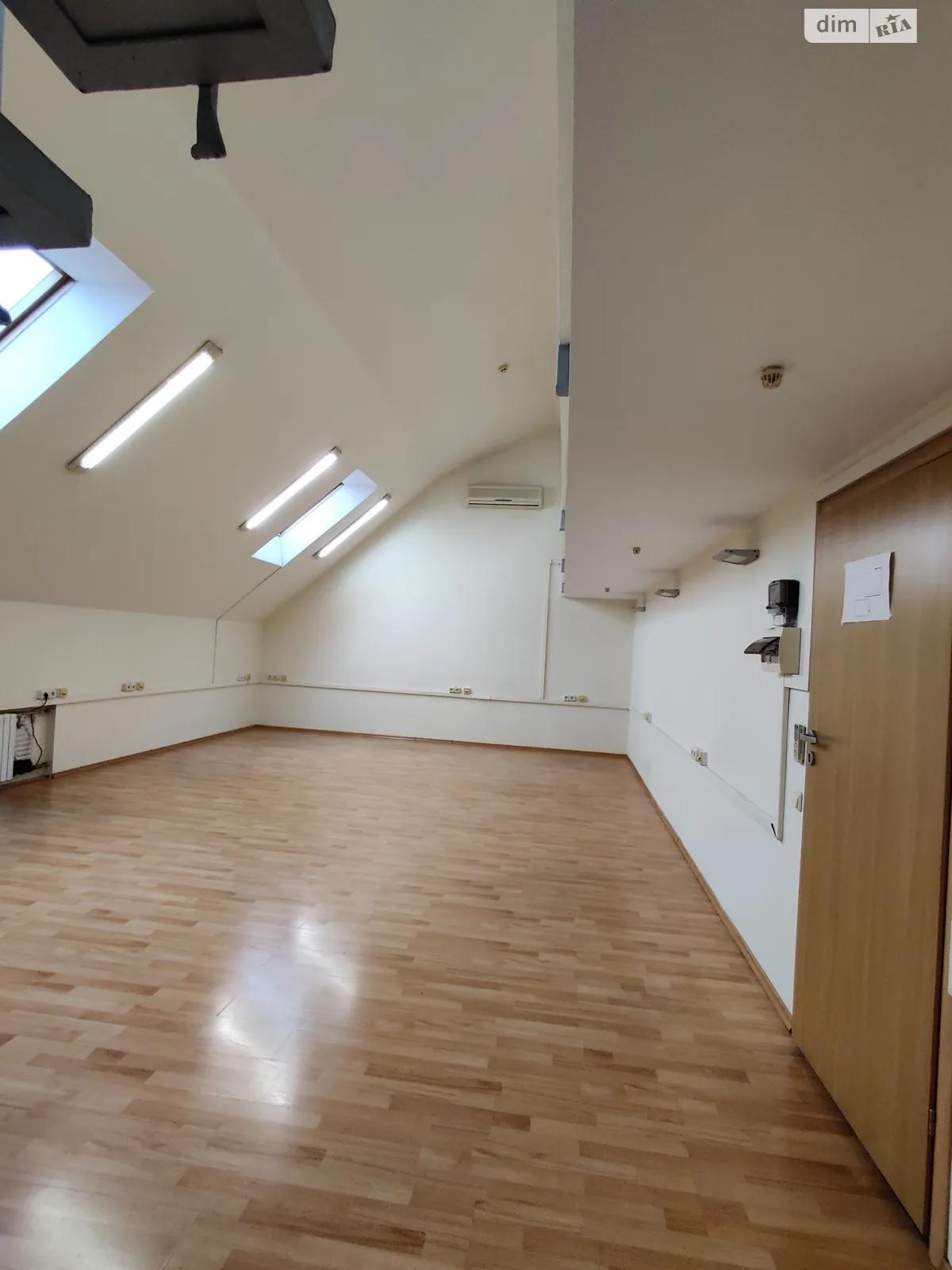Сдается в аренду офис 95 кв. м в бизнес-центре, цена: 23000 грн - фото 1