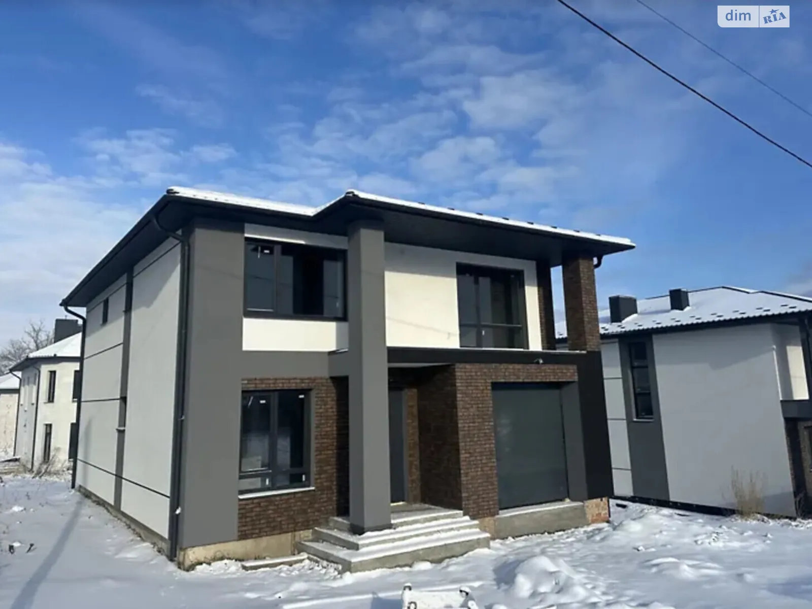 Продается дом на 2 этажа 150 кв. м с садом, цена: 100000 $ - фото 1
