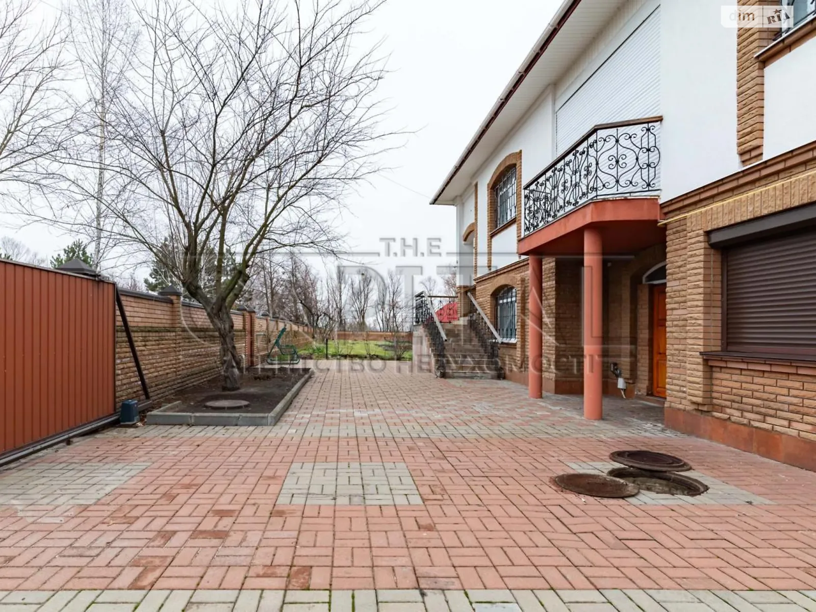 Продается дом на 2 этажа 315 кв. м с гаражом, цена: 680000 $ - фото 1