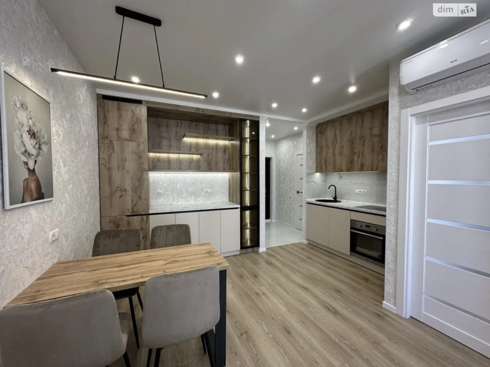 Продается 1-комнатная квартира 42 кв. м в Одессе, ул. Жемчужная, 10 - фото 1