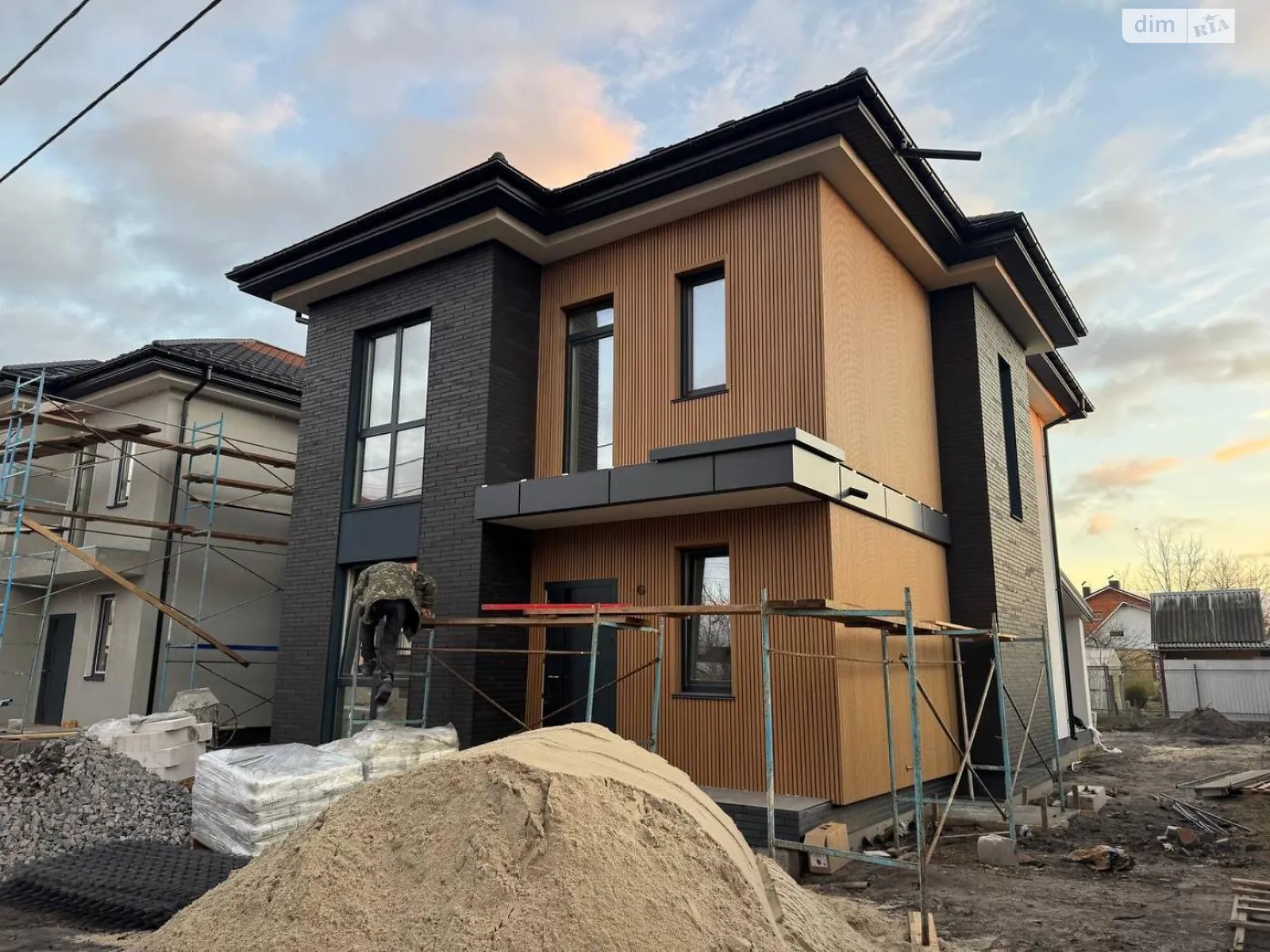 Продається будинок 2 поверховий 215 кв. м с басейном, цена: 210000 $ - фото 1