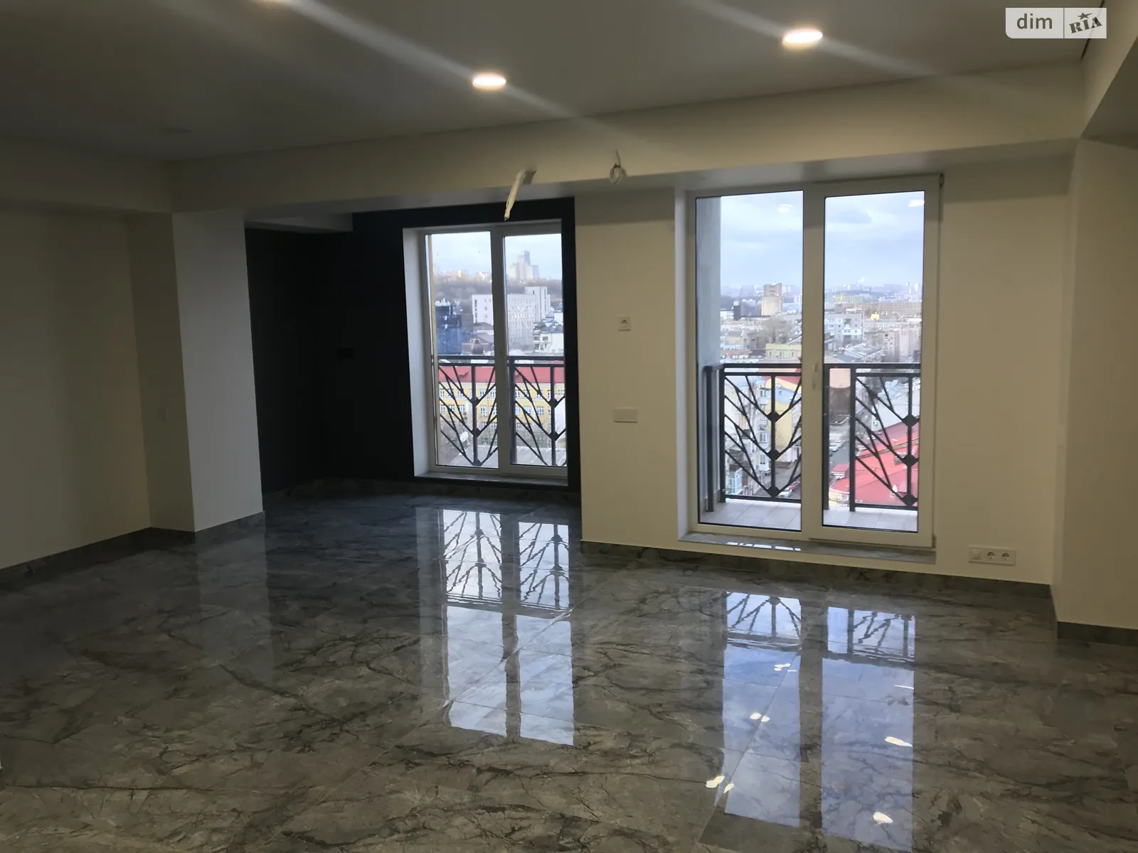 Продается 1-комнатная квартира 45 кв. м в Киеве, ул. Нижний Вал, 27-29 - фото 1