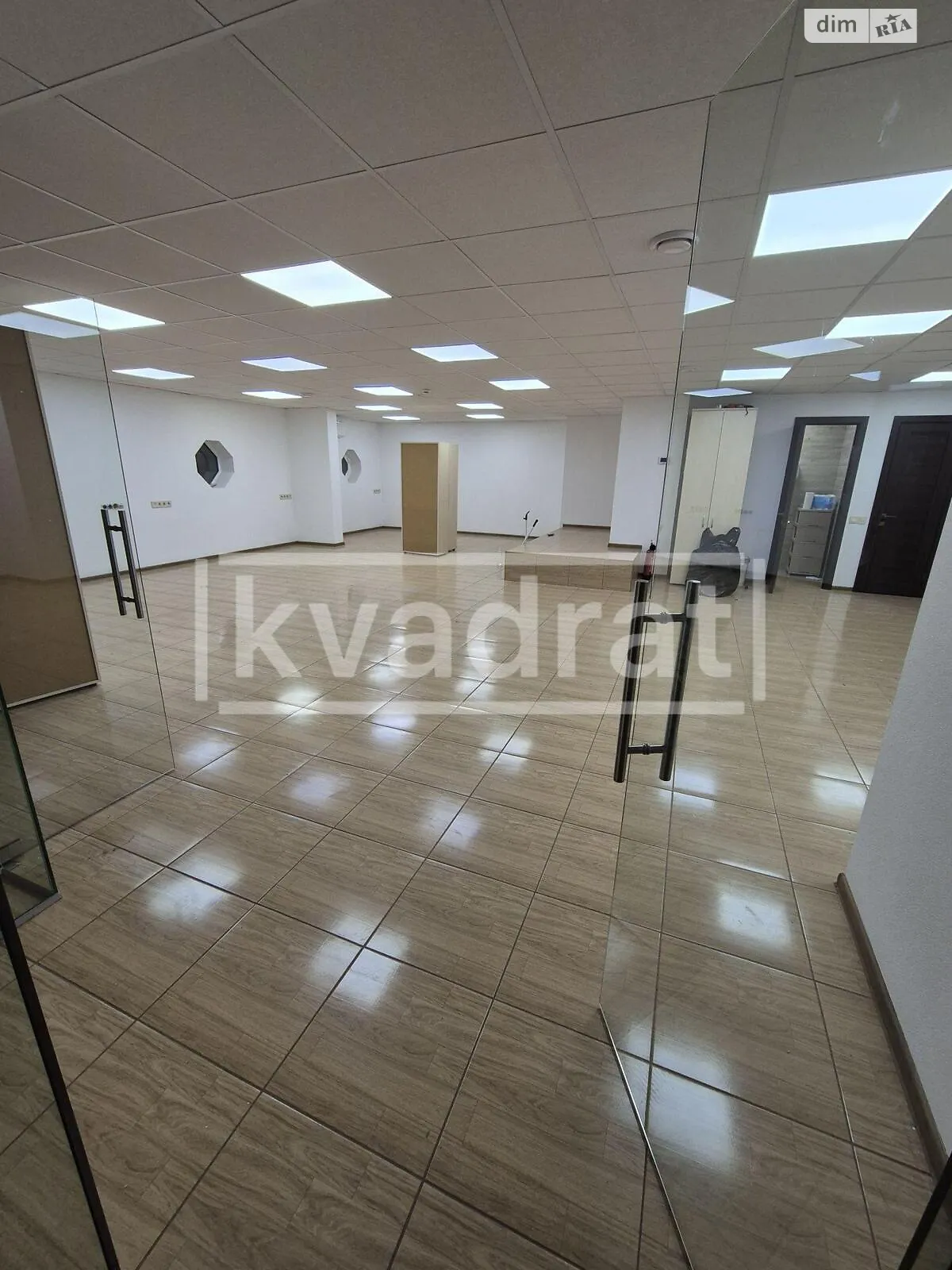 Здається в оренду офіс 130 кв. м в бізнес-центрі, цена: 950 $ - фото 1