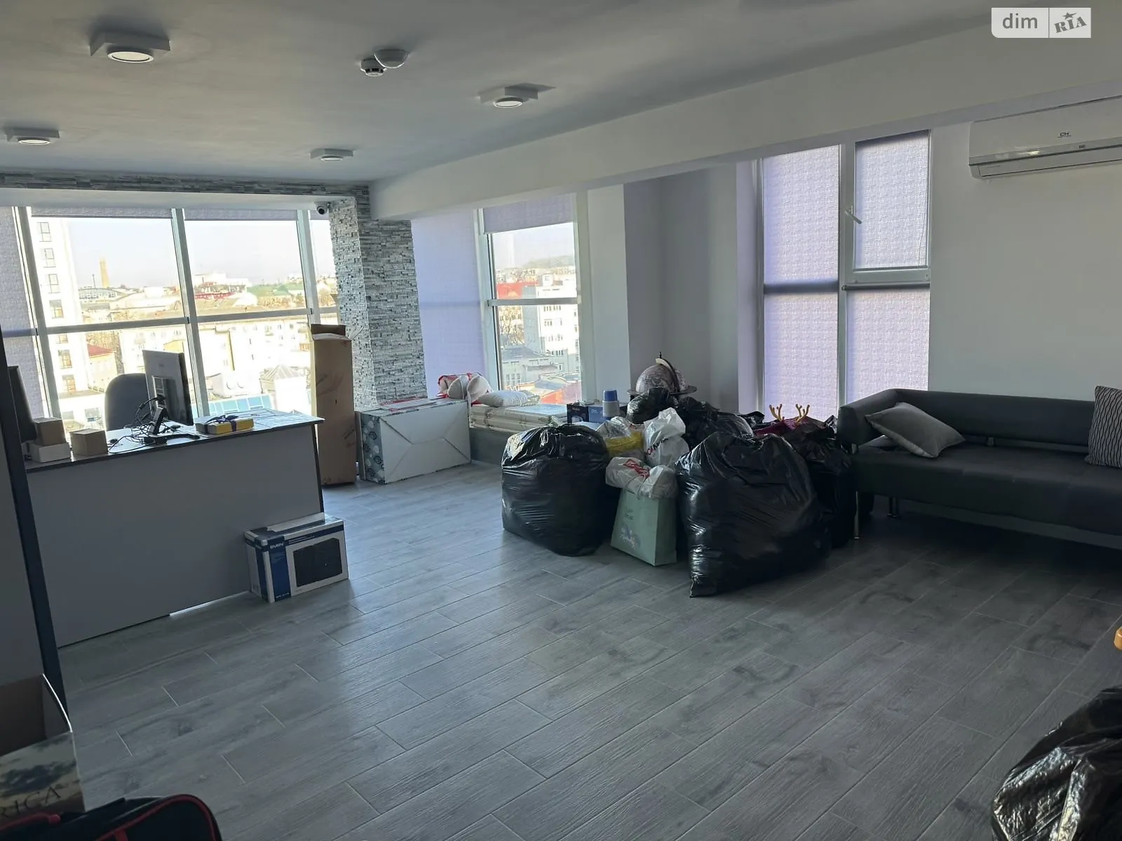 Здається в оренду офіс 30 кв. м в бізнес-центрі, цена: 200 $ - фото 1