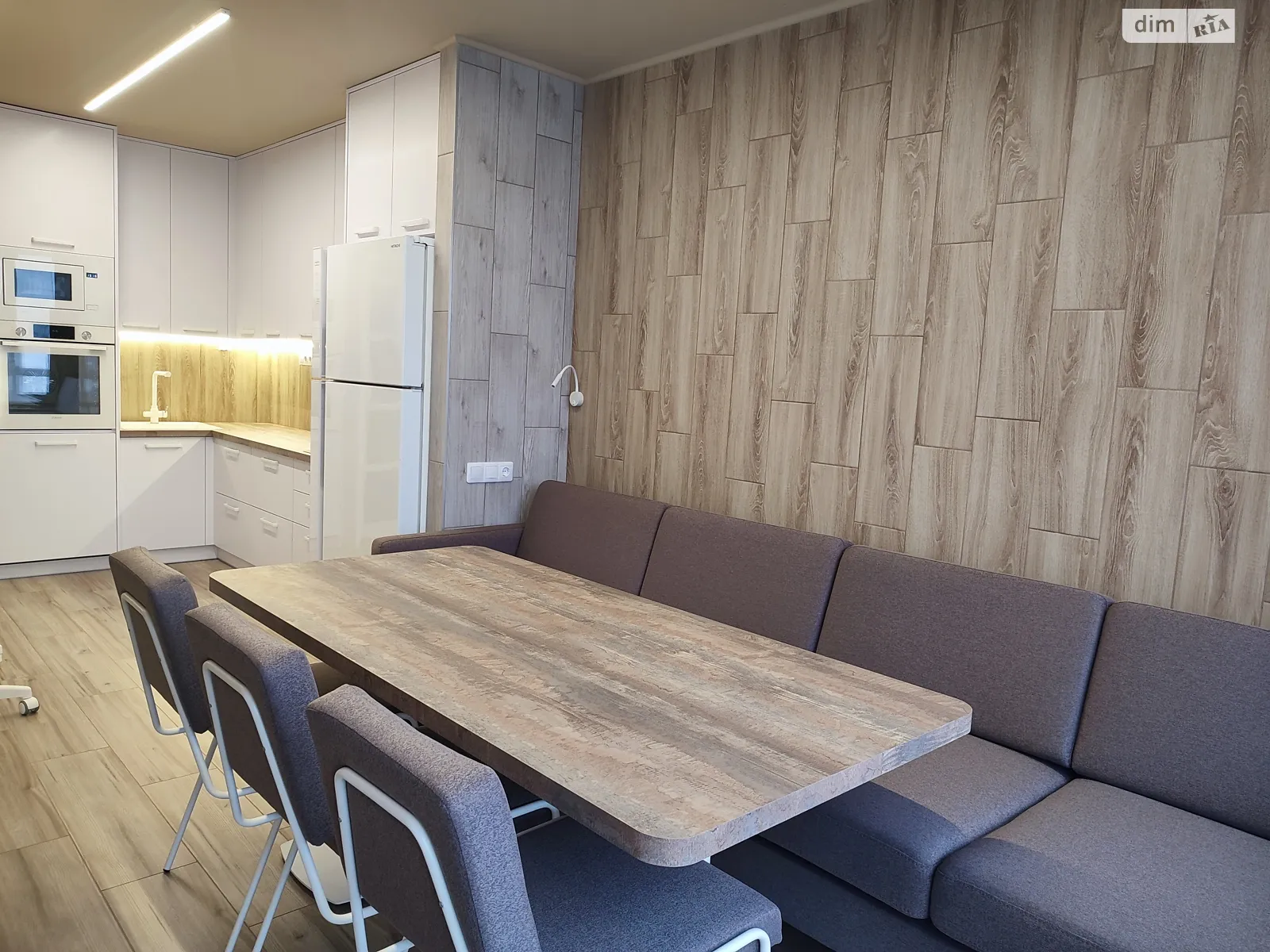 Продается 3-комнатная квартира 91.8 кв. м в Черновцах, ул. Русская, 213Б корпус 2 - фото 1