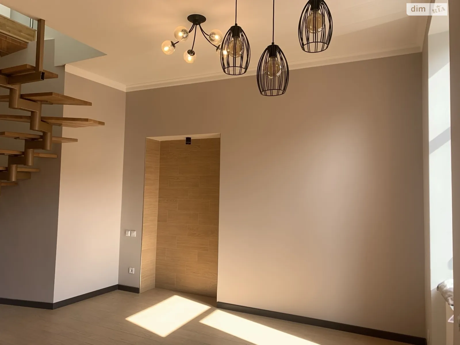 Продається 2-кімнатна квартира 83.5 кв. м у Львові, вул. Стефаника, 15 - фото 1