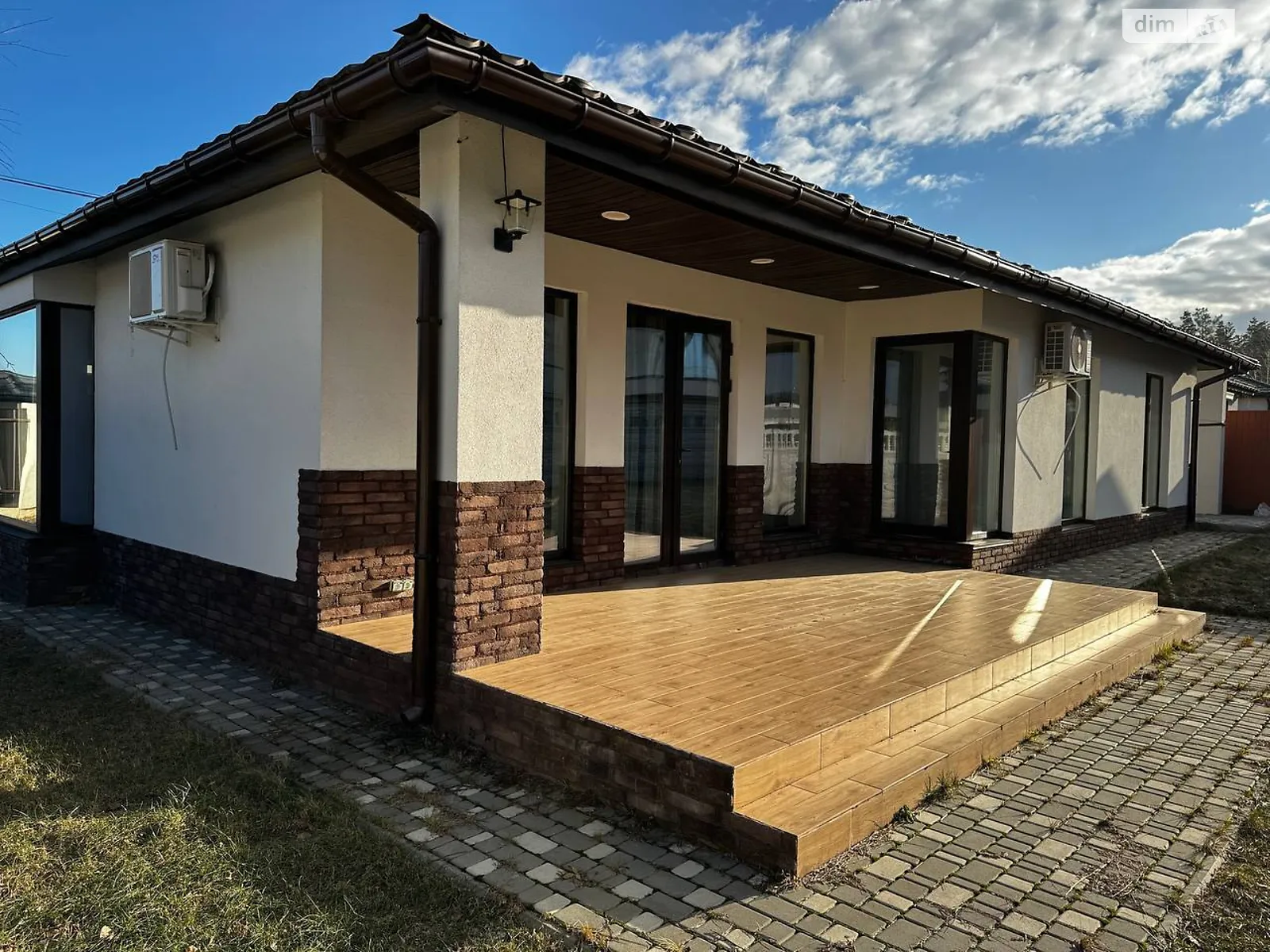 Продается дом на 2 этажа 142 кв. м с гаражом, цена: 220000 $ - фото 1