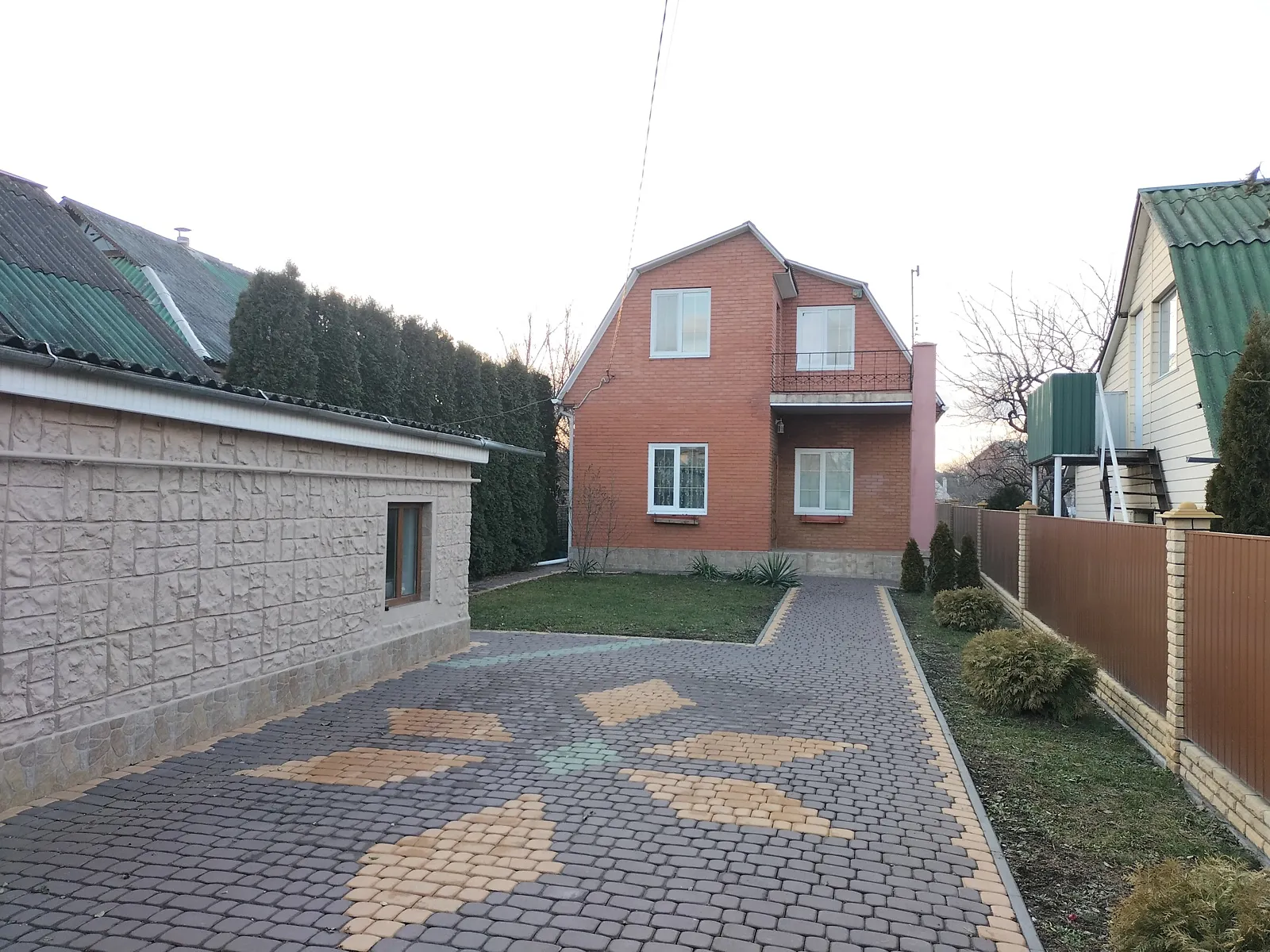 Продается дом на 2 этажа 127 кв. м с участком, цена: 130000 $ - фото 1