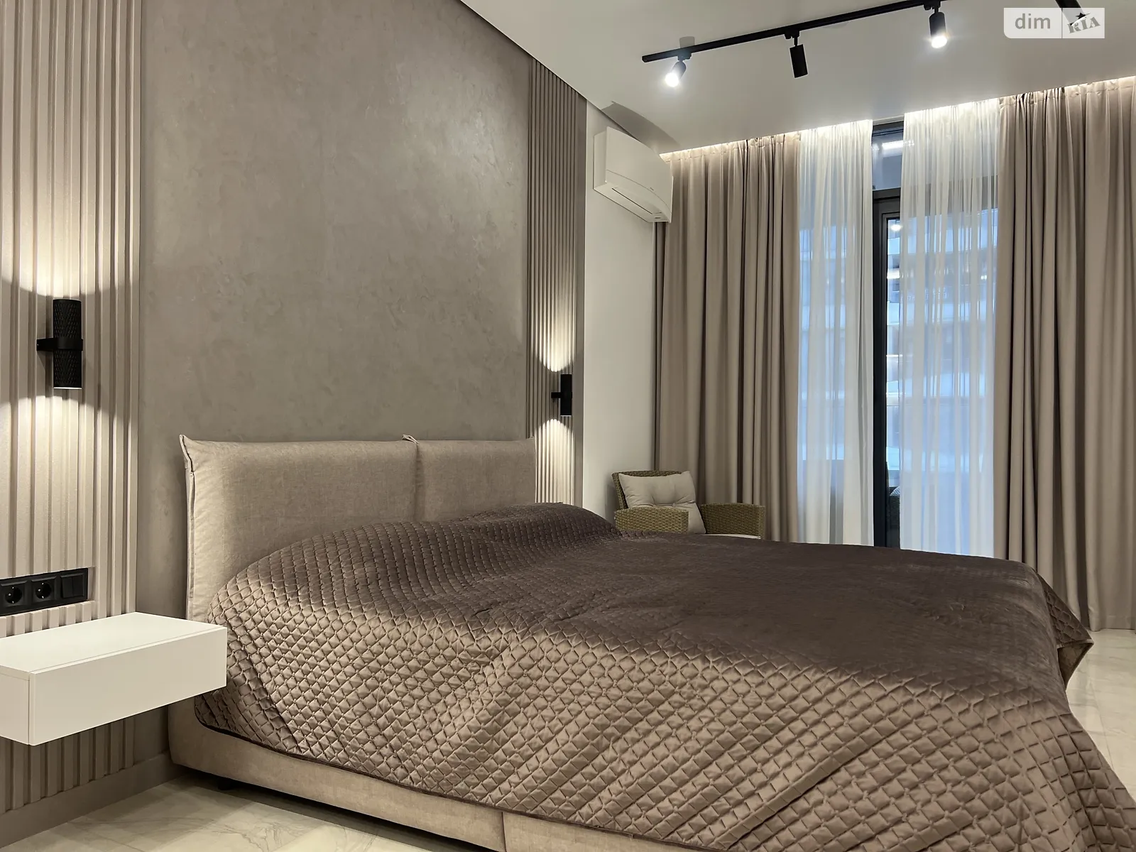 Продается 1-комнатная квартира 65 кв. м в Одессе, Фонтанская дор., 77А - фото 1