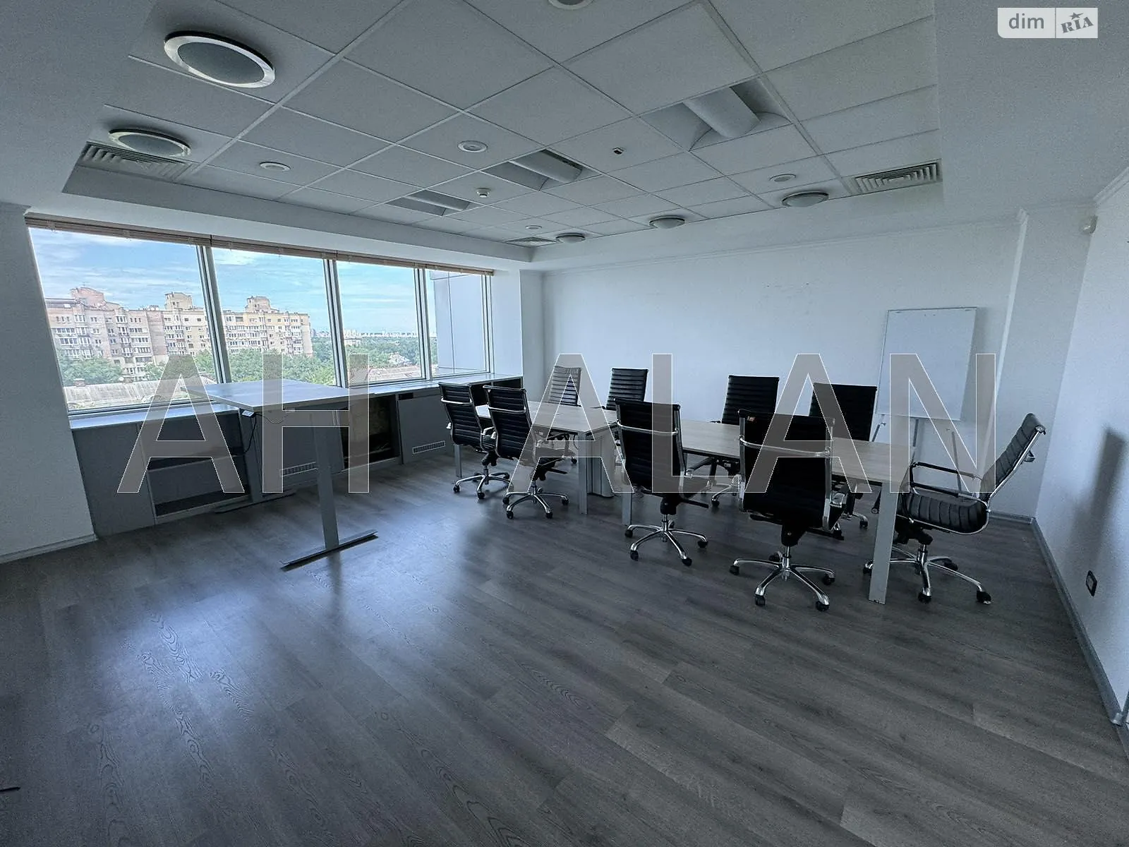 Сдается в аренду офис 400 кв. м в бизнес-центре, цена: 3200 $ - фото 1