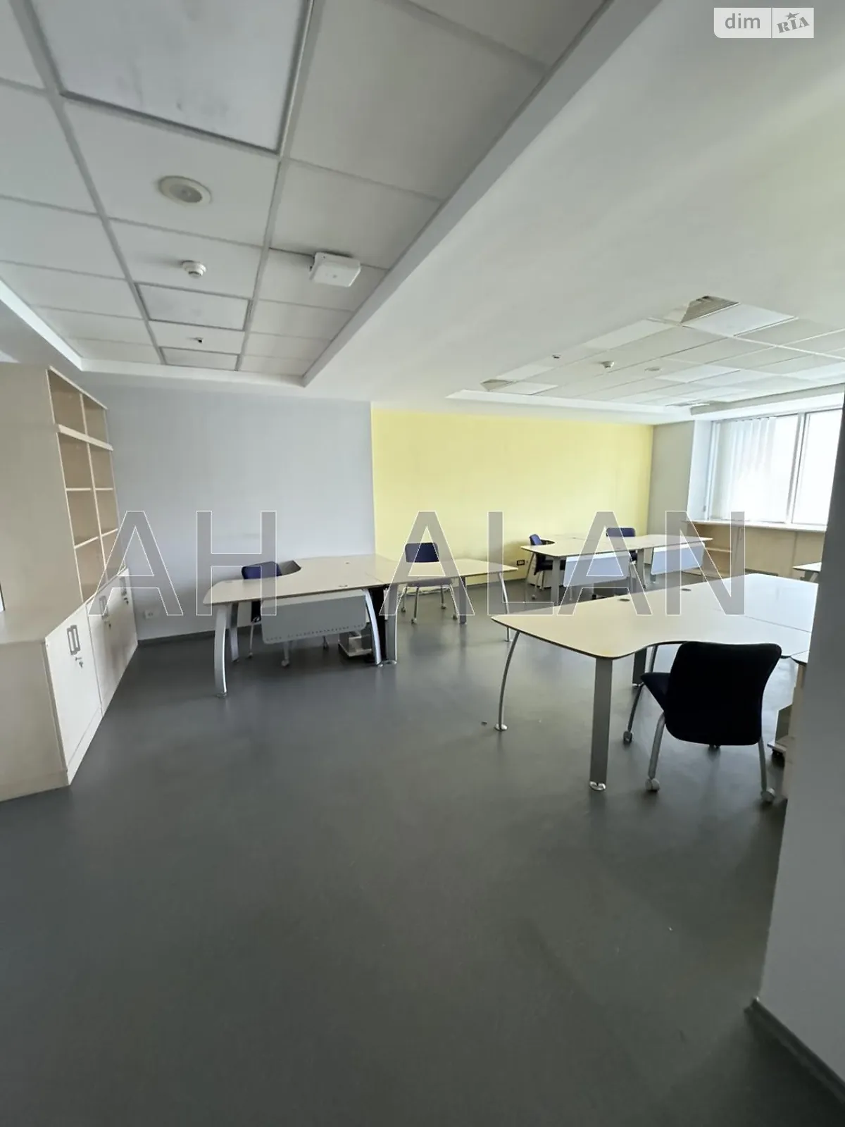 Сдается в аренду офис 400 кв. м в бизнес-центре, цена: 2400 $ - фото 1