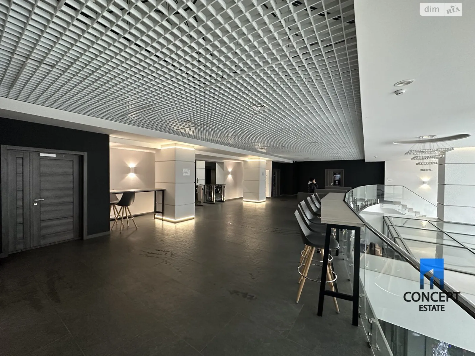 Сдается в аренду офис 250 кв. м в бизнес-центре, цена: 2500 $ - фото 1