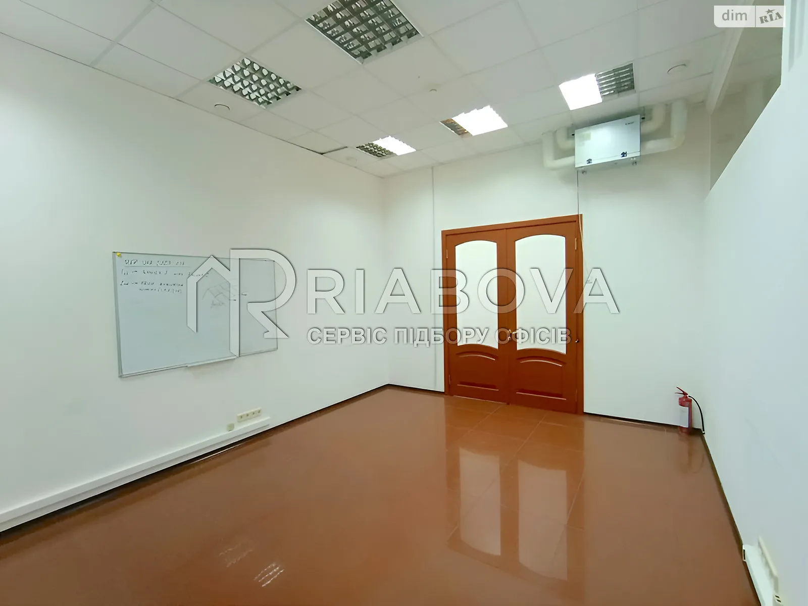Сдается в аренду офис 252 кв. м в бизнес-центре, цена: 3799 $ - фото 1