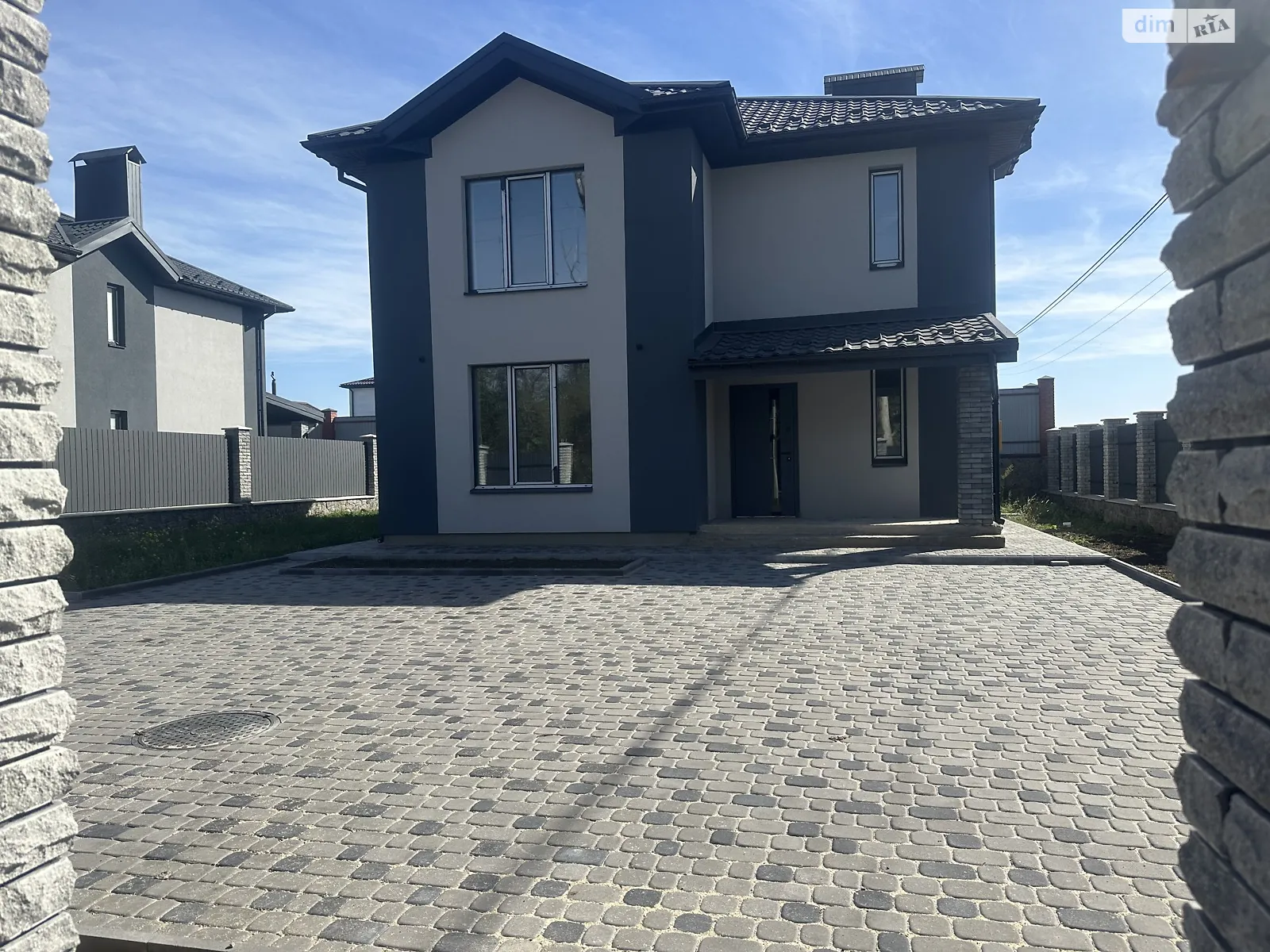 Продается дом на 2 этажа 148 кв. м с мансардой, цена: 150000 $ - фото 1