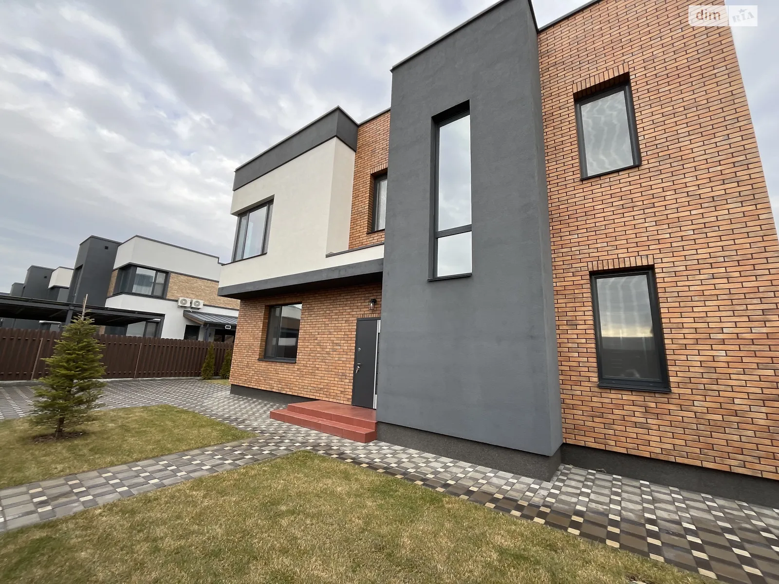 Продається будинок 3 поверховий 155 кв. м з подвалом, цена: 295000 $ - фото 1
