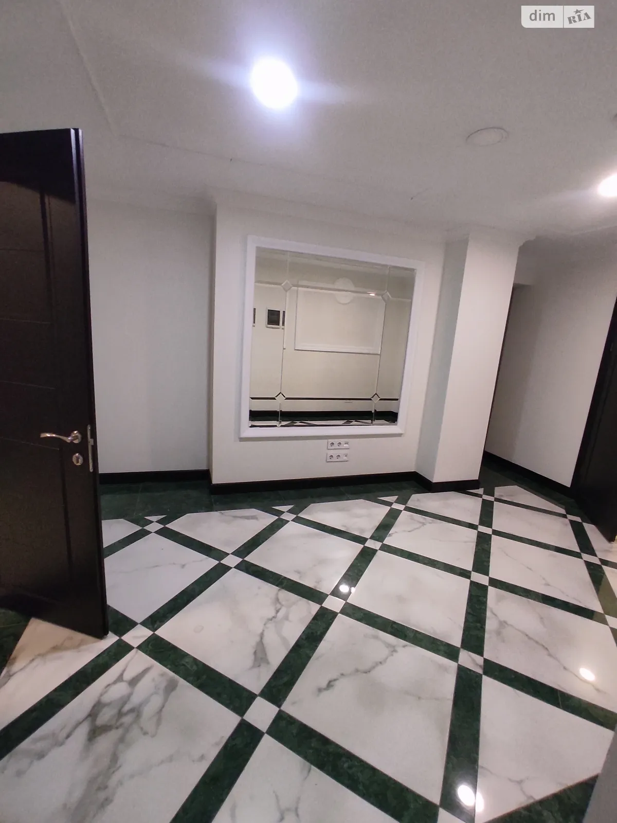Сдается в аренду офис 91 кв. м в бизнес-центре, цена: 1092 $ - фото 1