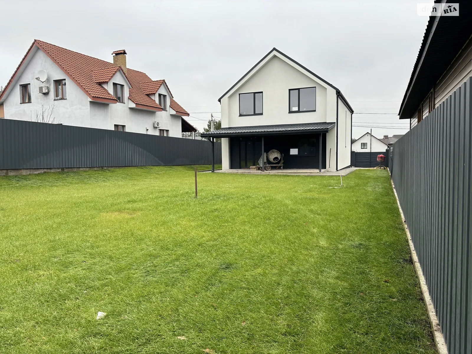 Продается дом на 2 этажа 150 кв. м с мансардой, цена: 140000 $ - фото 1