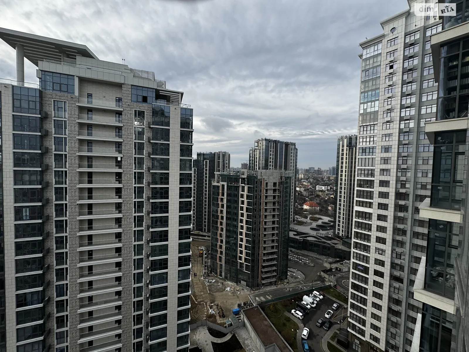 Продается 4-комнатная квартира 124 кв. м в Киеве, ул. Андрея Верхогляда(Драгомирова), 17В - фото 1
