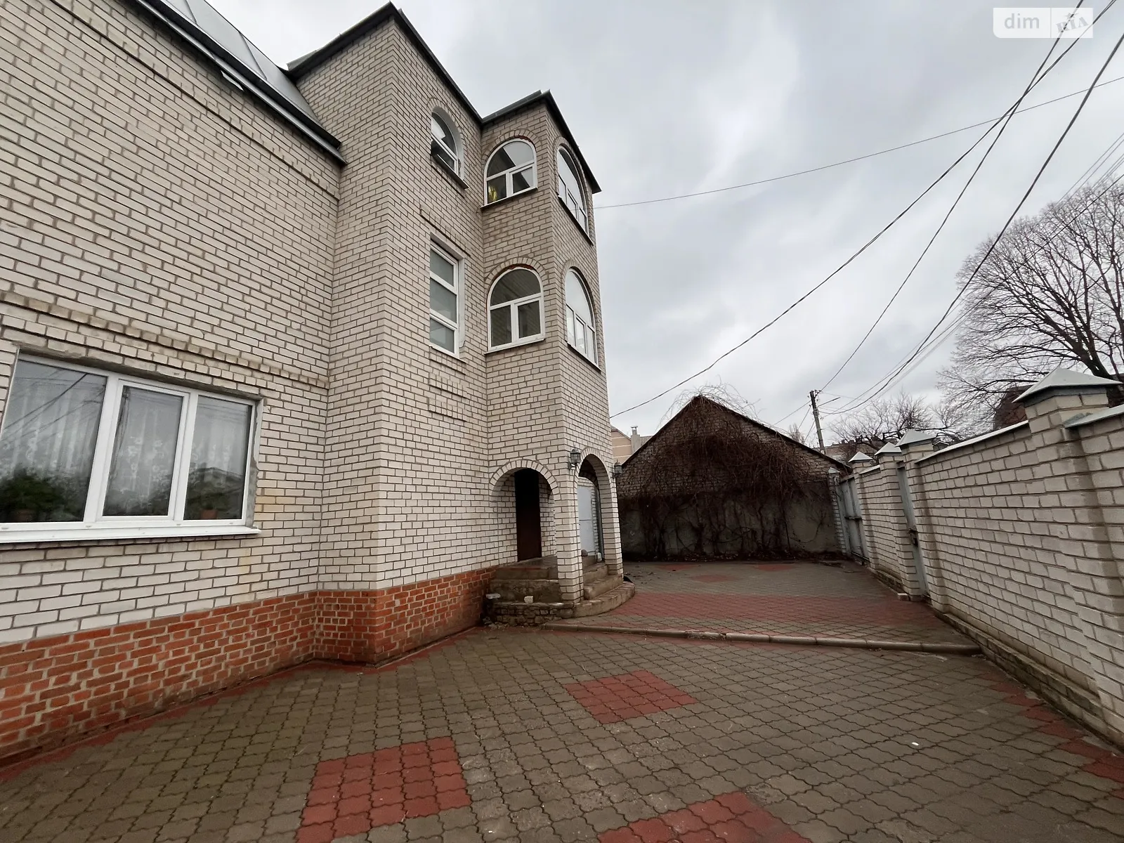 Продається будинок 3 поверховий 300 кв. м з ділянкою, цена: 220000 $ - фото 1