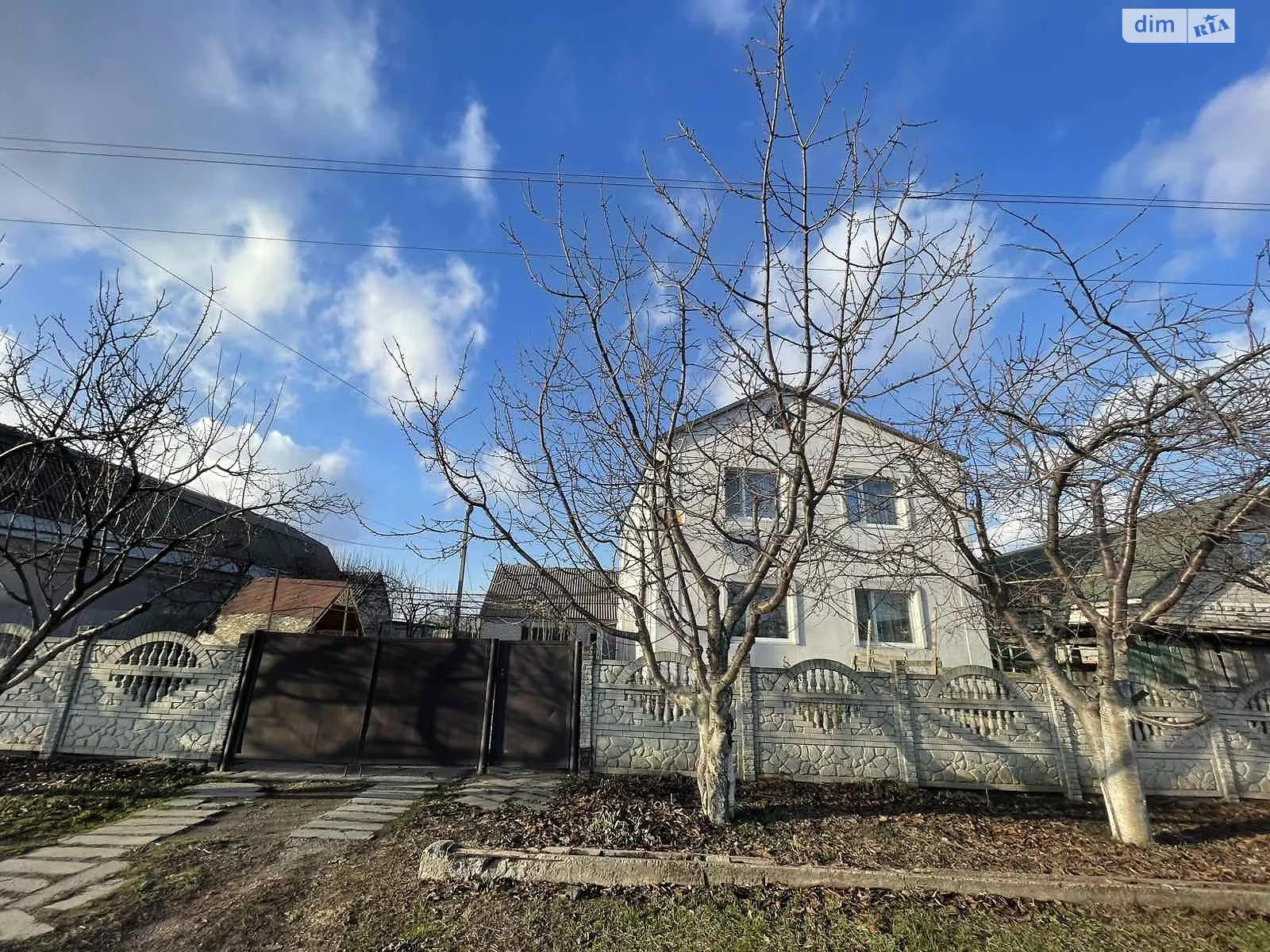 Продается дом на 2 этажа 194.8 кв. м с гаражом, цена: 57000 $ - фото 1