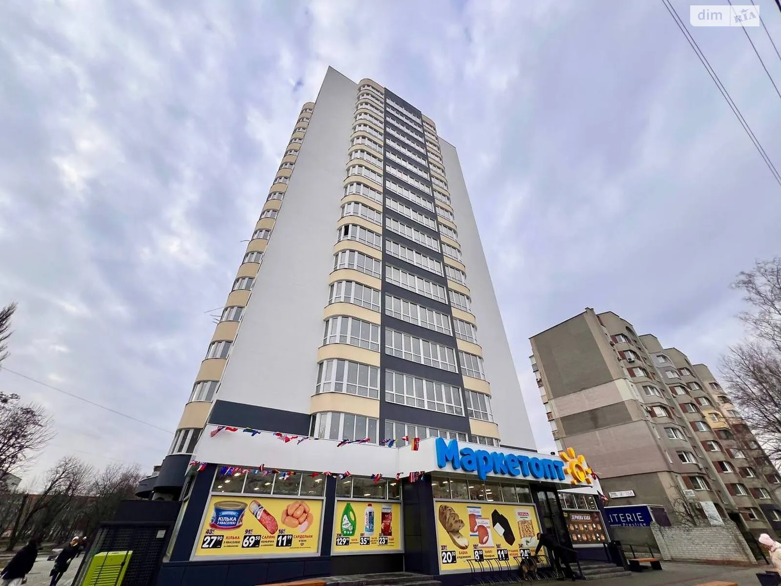 Продається 2-кімнатна квартира 67.8 кв. м у Черкасах, вул. Митницька, 42 - фото 1