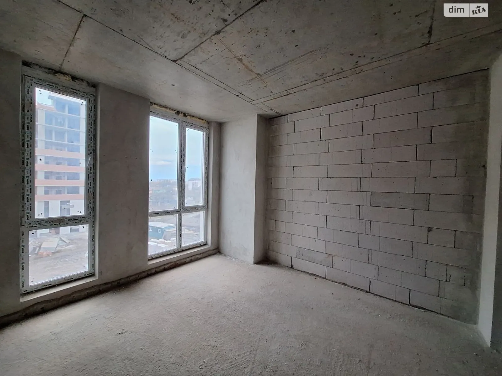 Продается 2-комнатная квартира 60.8 кв. м в Ивано-Франковске, ул. Надречная - фото 1