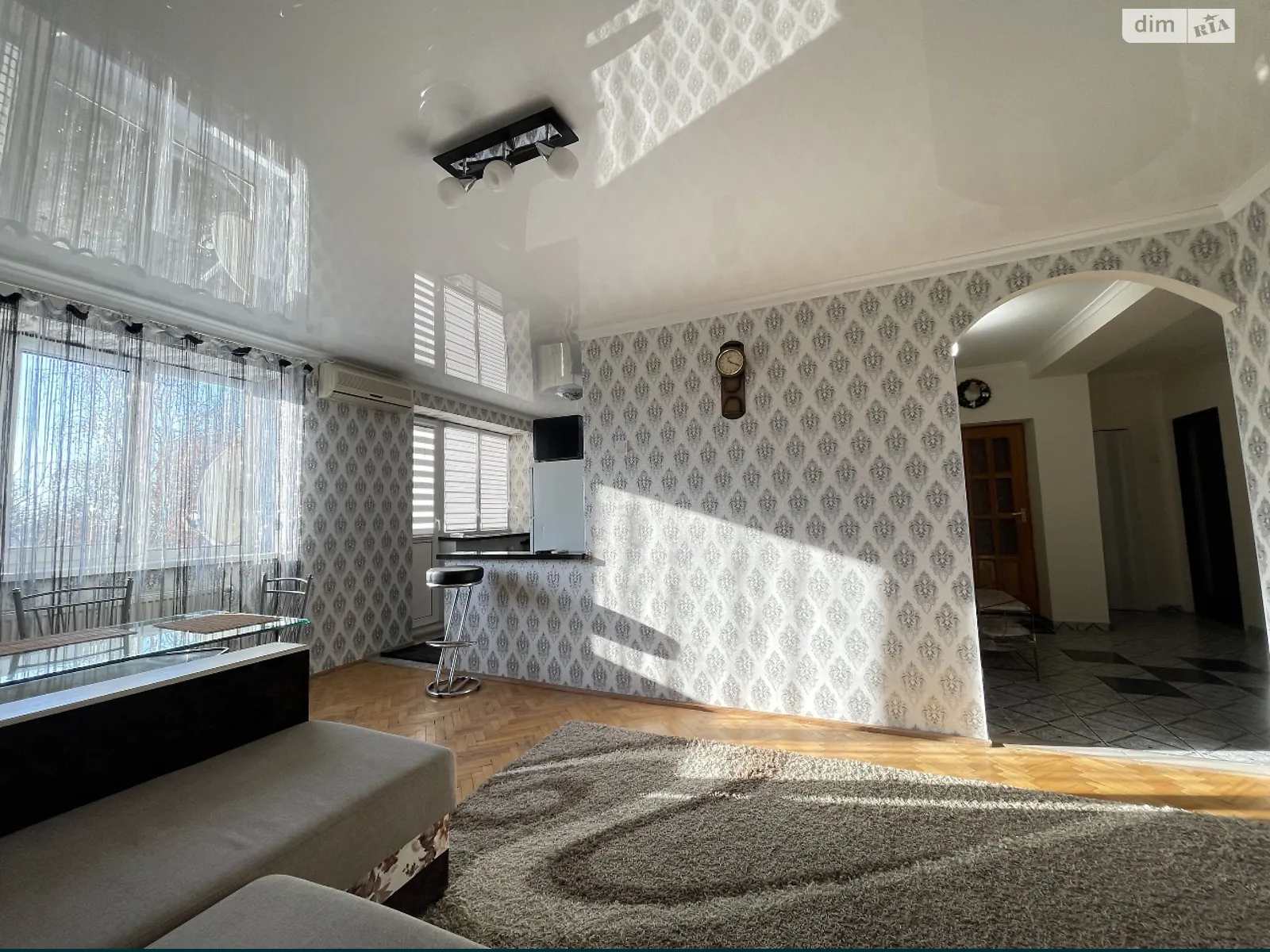 Здається в оренду 4-кімнатна квартира у Виноградові, вул. Миру, 29 - фото 1