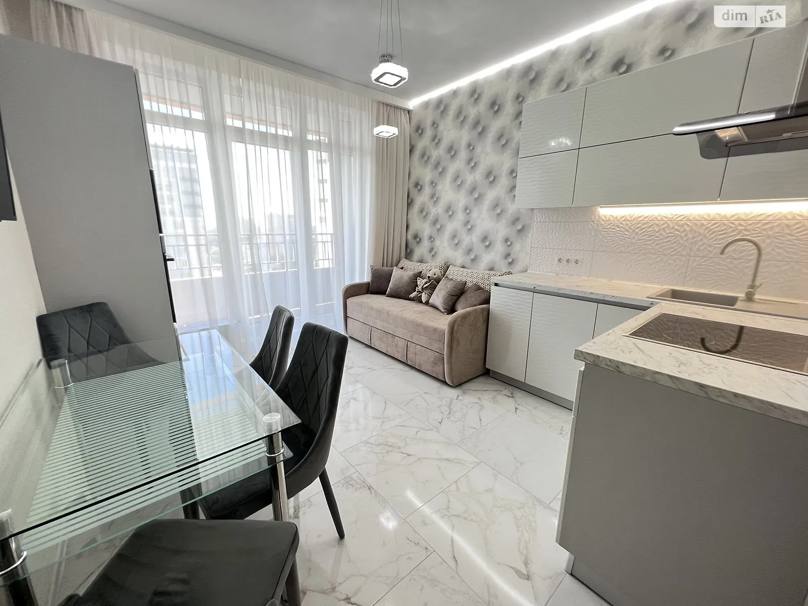 Продається 1-кімнатна квартира 46 кв. м у Одесі, просп. Гагаріна - фото 1