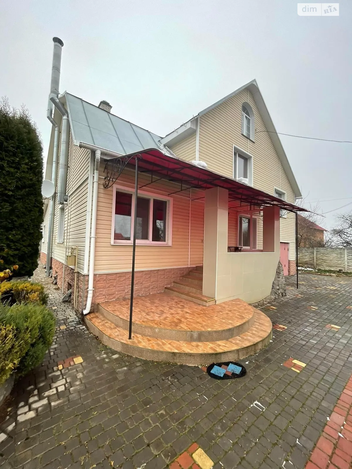 Продается дом на 3 этажа 325.9 кв. м с верандой, цена: 130000 $ - фото 1