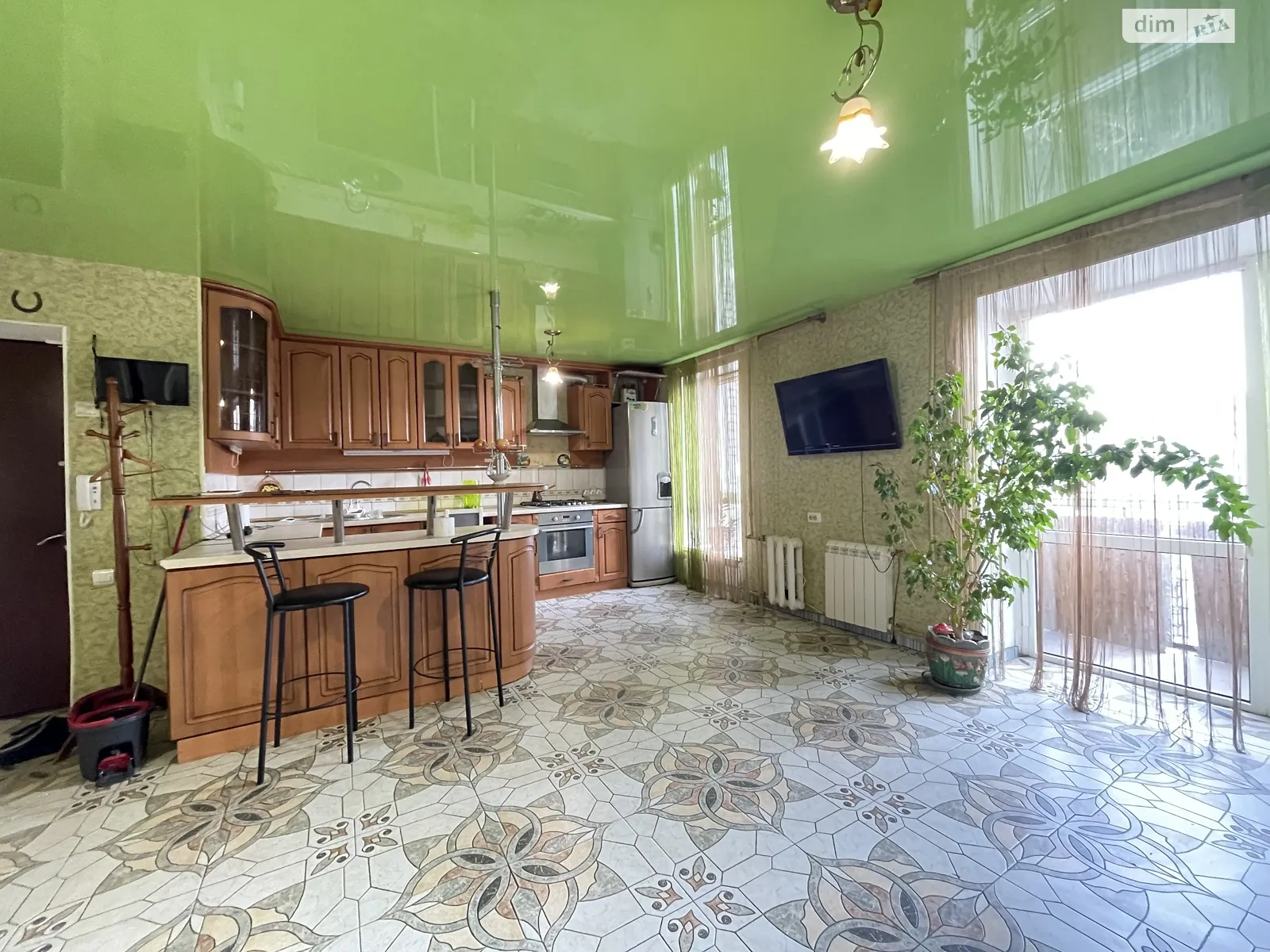 Продается 2-комнатная квартира 85.3 кв. м в Черноморске, просп. Мира(Ленина ул.) - фото 1