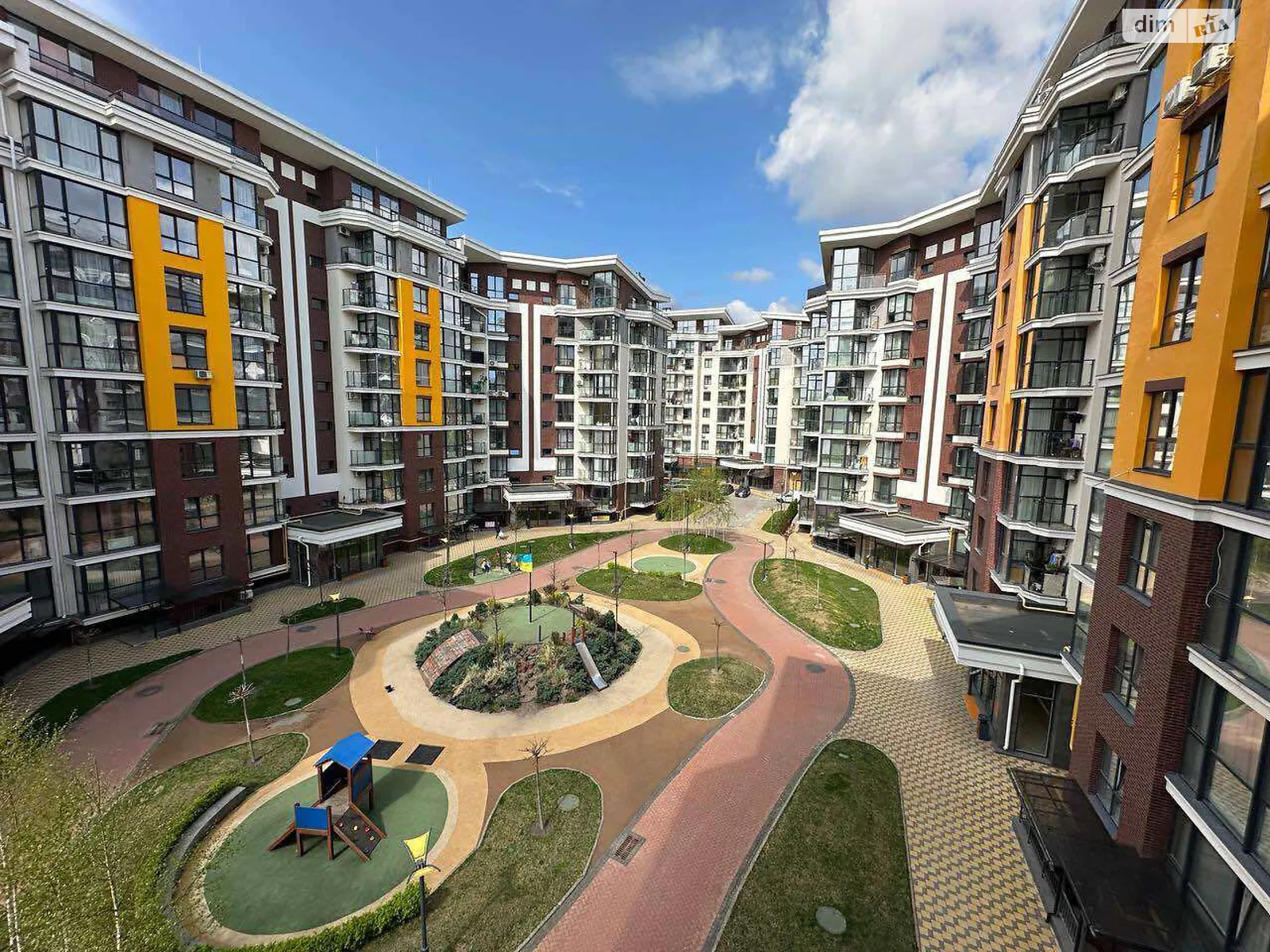 Продается 1-комнатная квартира 42 кв. м в Гостомеле, ул. Центральная, 15 - фото 1