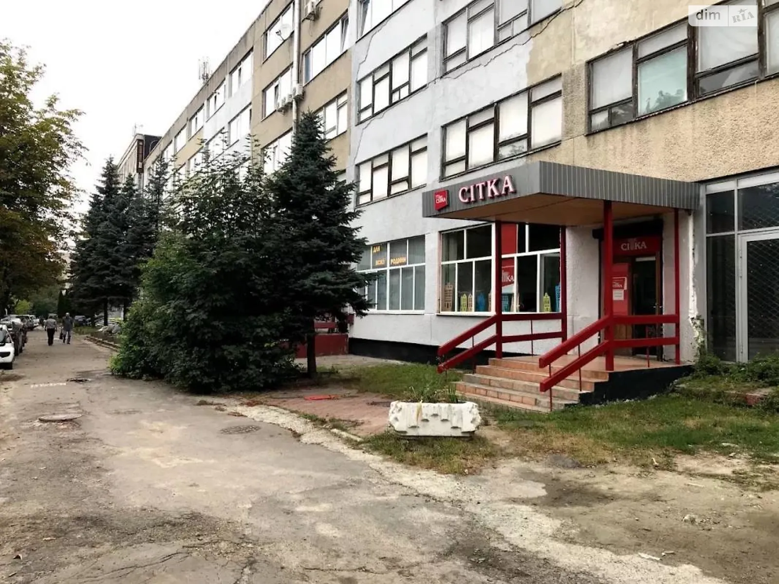 Сдается в аренду офис 125 кв. м в бизнес-центре, цена: 800 $ - фото 1