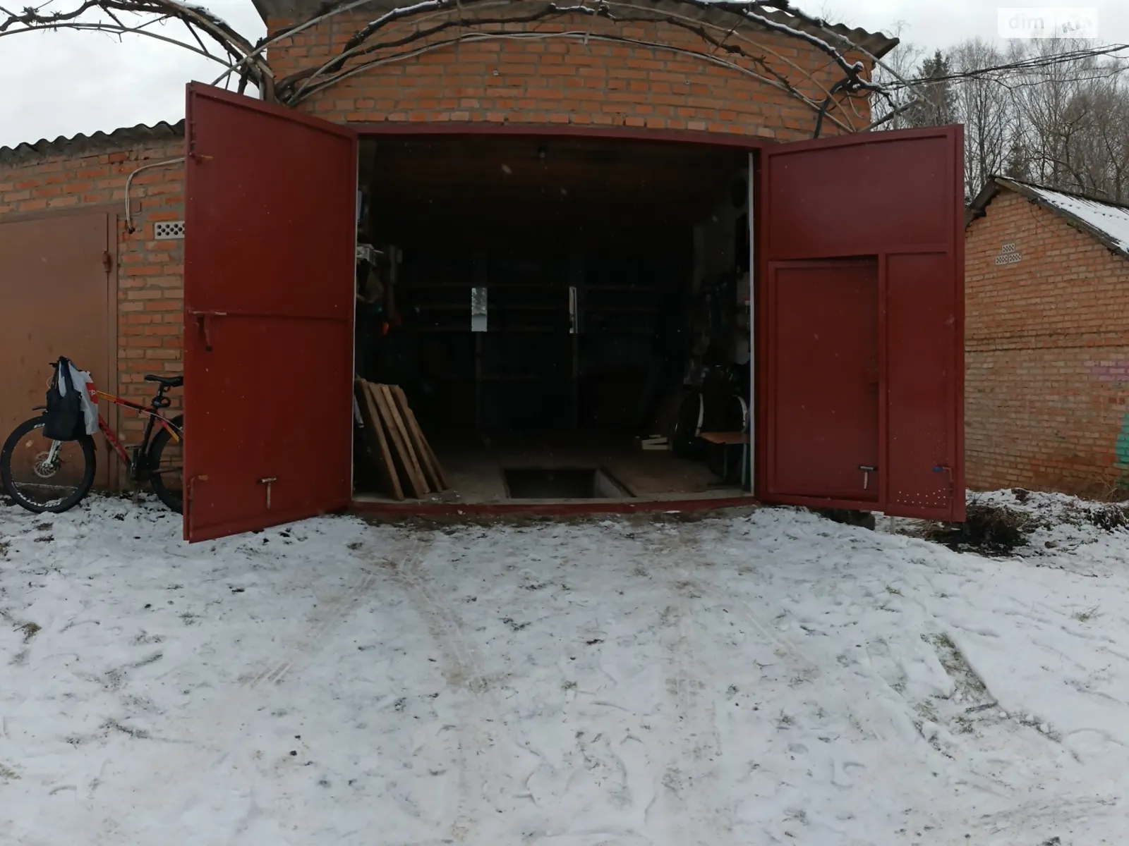 Продается отдельно стоящий гараж универсальный на 24 кв. м, цена: 8700 $ - фото 1