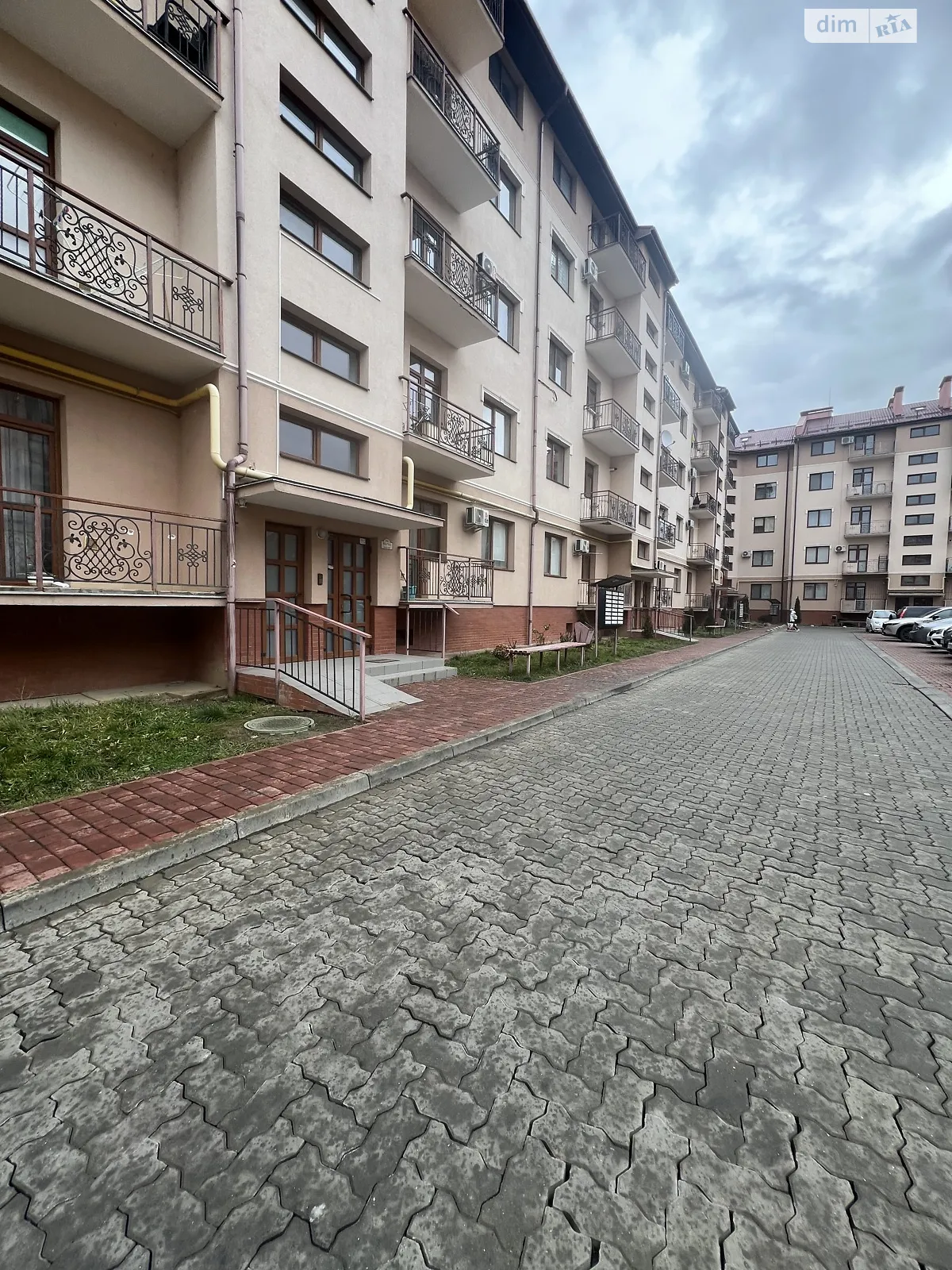 Продается 2-комнатная квартира 60.9 кв. м в Ужгороде, ул. Тлехаса - фото 1