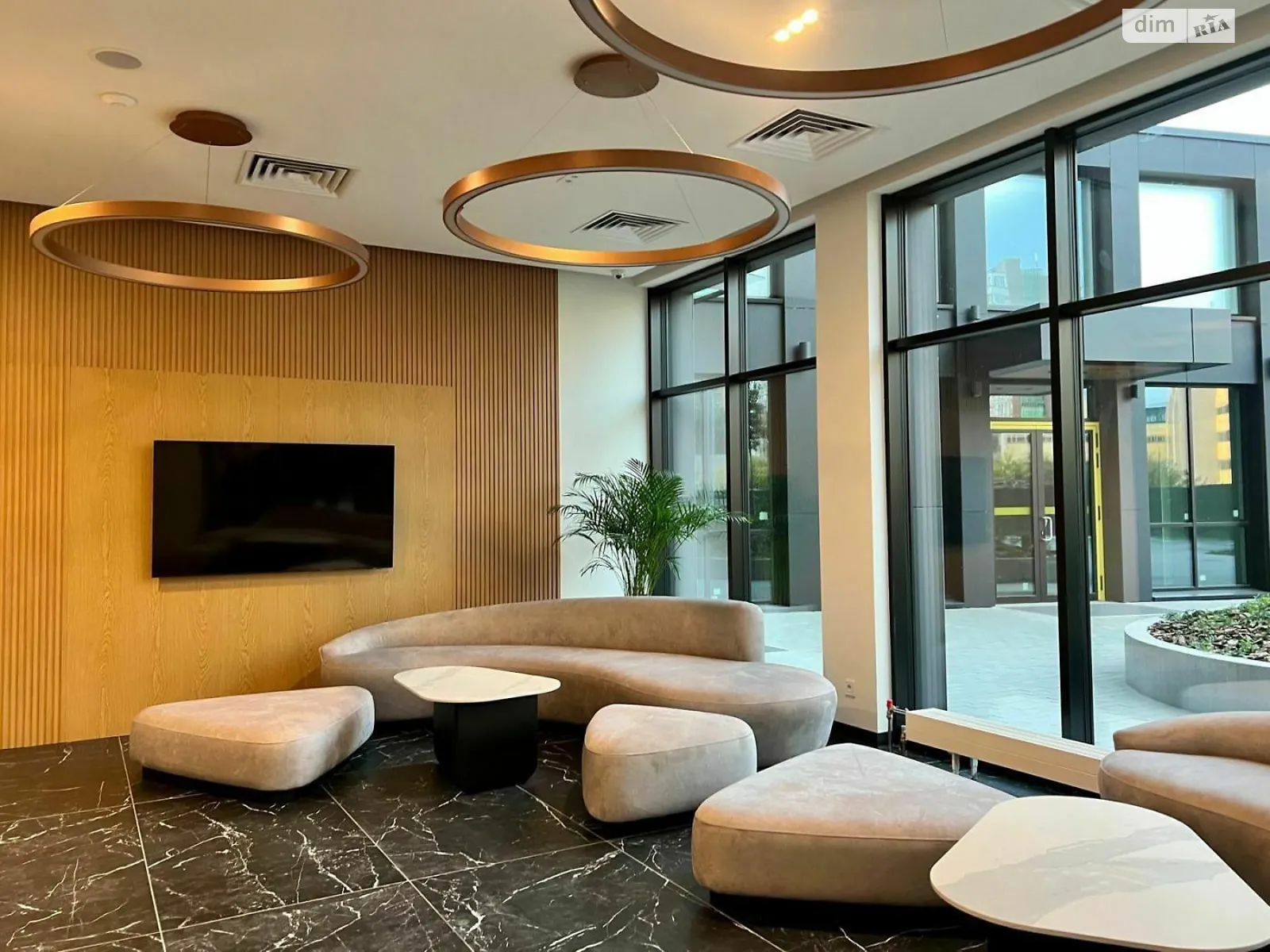 Продается 1-комнатная квартира 55 кв. м в Киеве, ул. Василия Тютюнника, 39/2 - фото 1