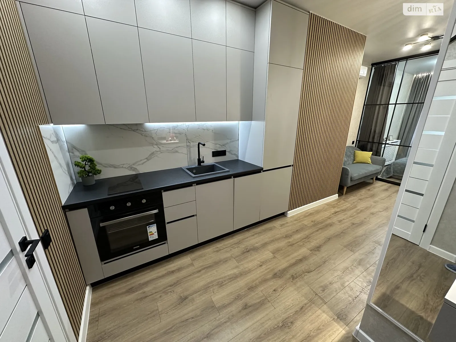 Продается 1-комнатная квартира 30 кв. м в Одессе, Фонтанская дор., 25Ж - фото 1