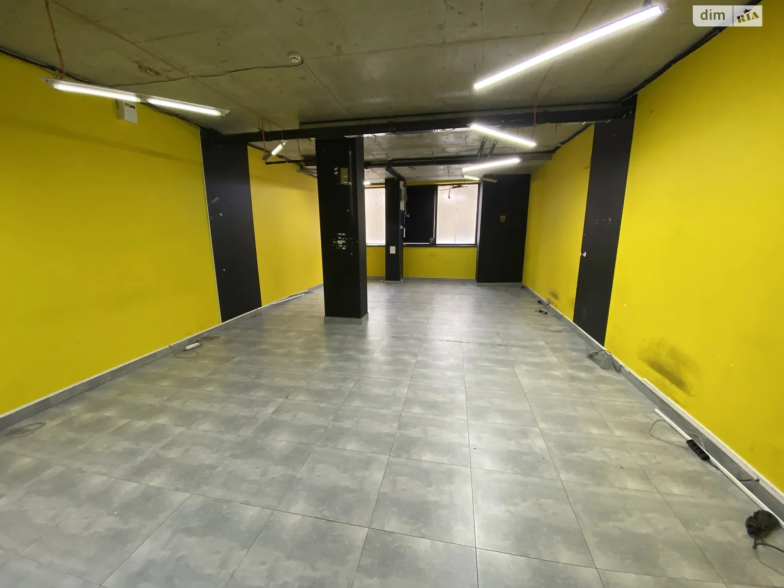 Сдается в аренду офис 60 кв. м в бизнес-центре, цена: 720 $ - фото 1