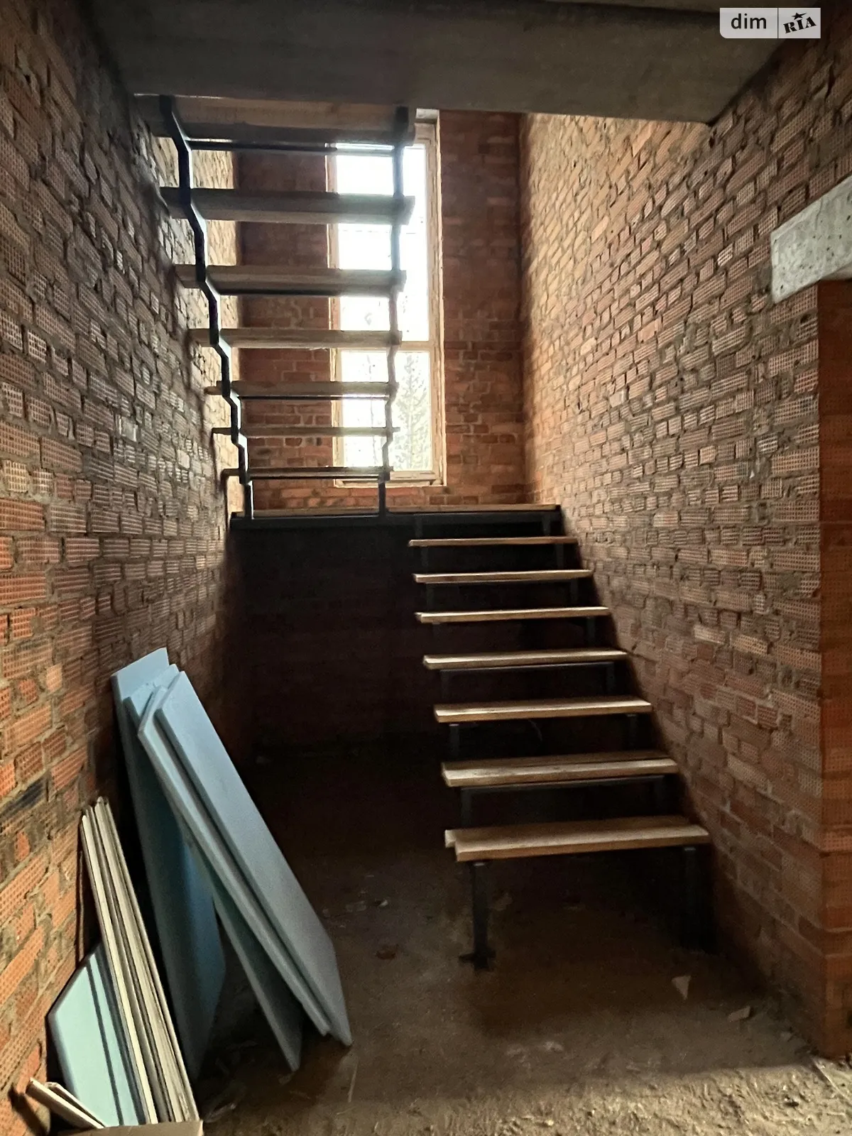 Продается дом на 2 этажа 110 кв. м с подвалом, цена: 52000 $ - фото 1